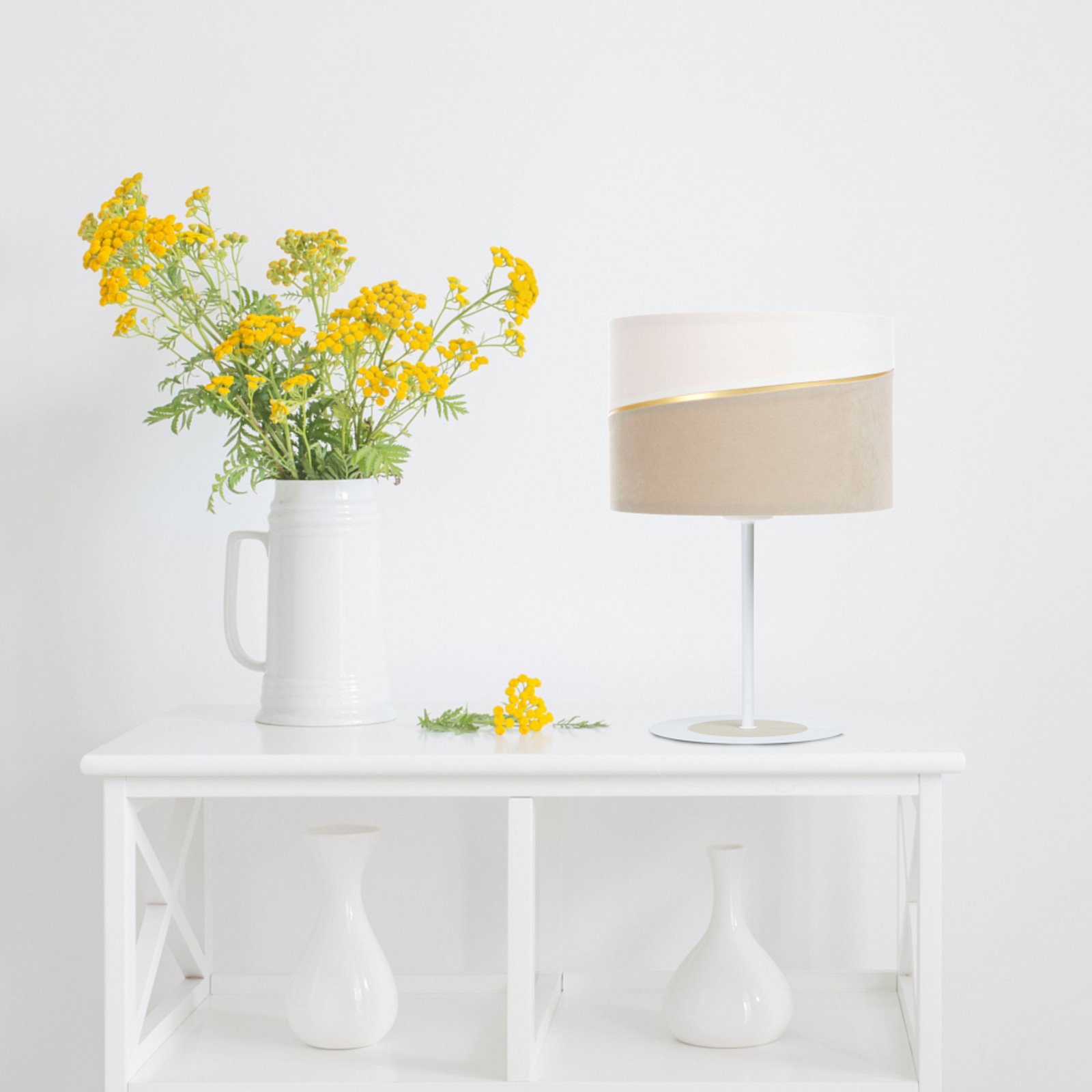 Susan galda lampa, balta/bēša/zelta