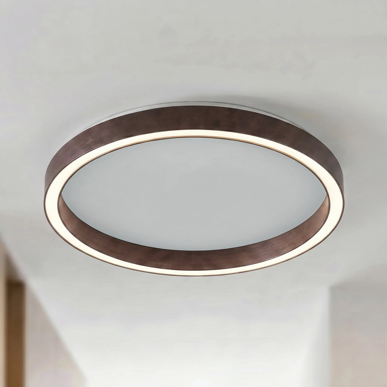 Plafoniera LED Rotundo, marrone, dimmerabile, Ø 40 cm - Lucande Plafoniera LED Rotundo, marrone, dimmerabile, Ø 40 cm - Lucande