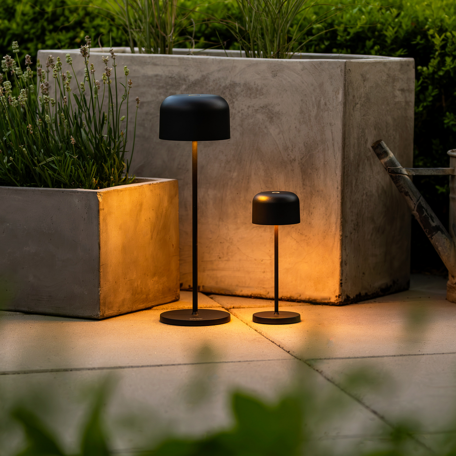 LED tafellamp Lille, hoogte 36 cm, zwart, IP54, USB LED tafellamp Lille, hoogte 36 cm, zwart, IP54, USB