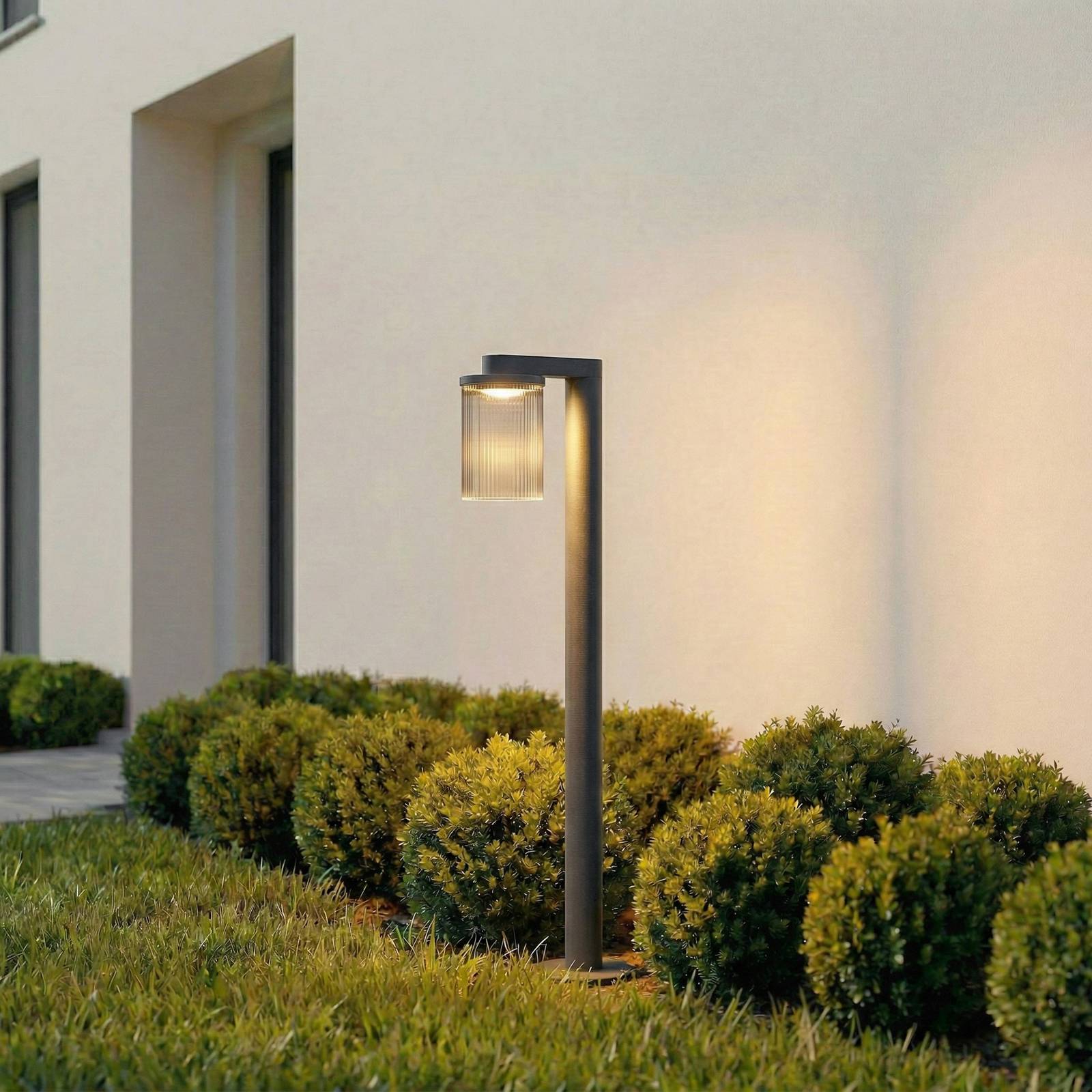 Lucande słupek oświetleniowy LED Beelia, antracyt, 90 cm, karbowana