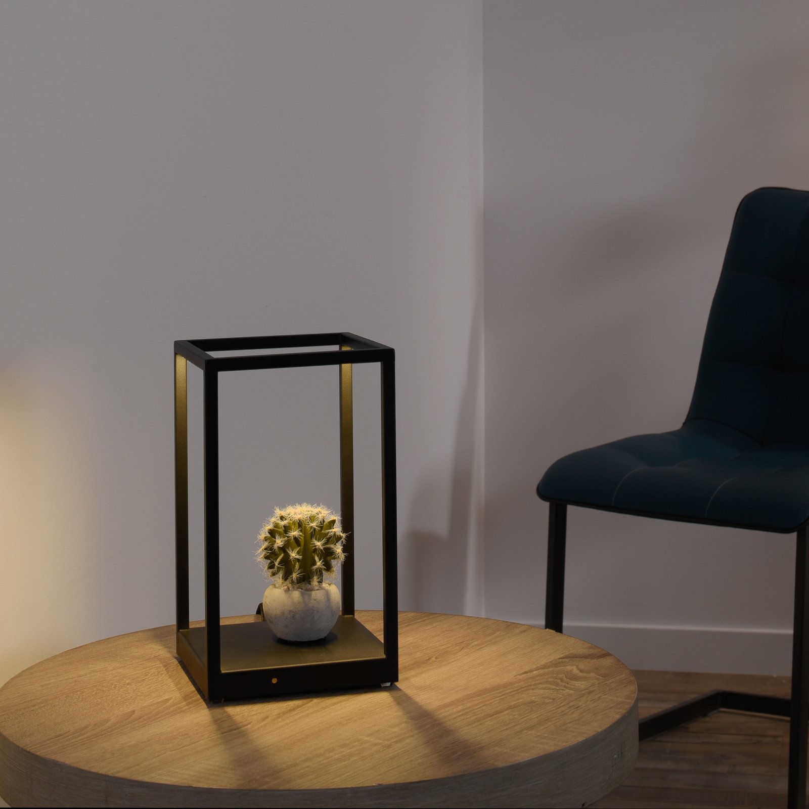 Paul Neuhaus Contura LED настолна лампа в черно