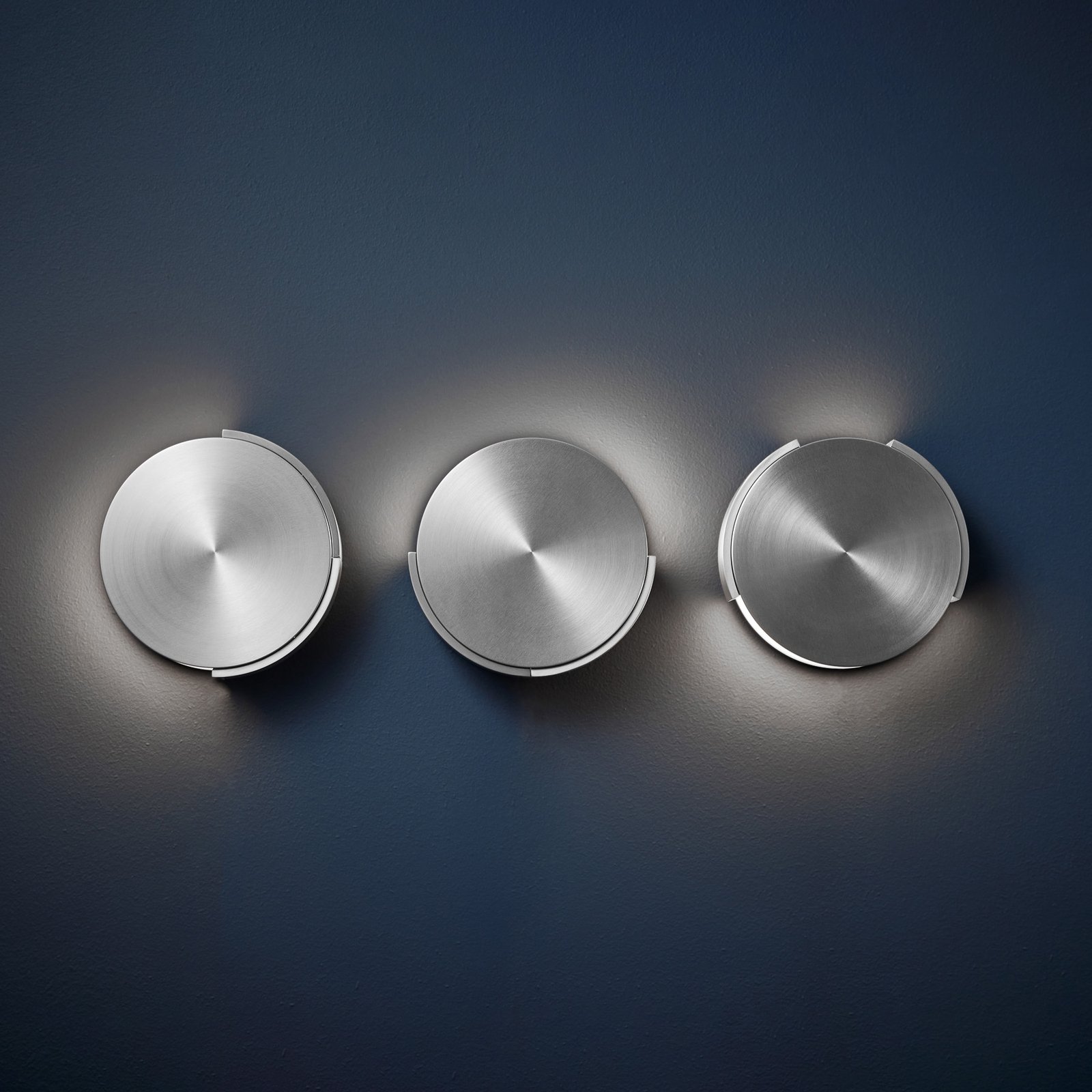 FRANDSEN Rotate wall lamp, aluminium, Ø 15 cm, metal