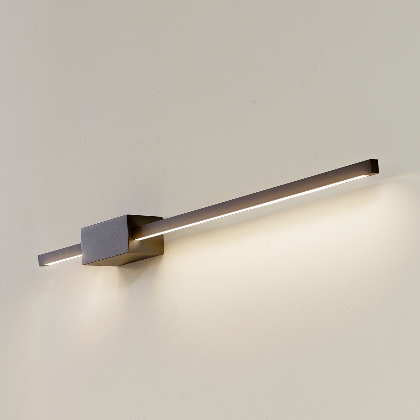 Lucande LED wandlamp Skaila, zwart, lengte 90cm, 3.000 K