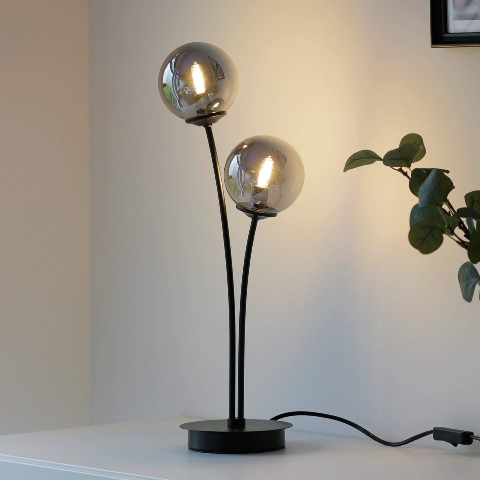 Paul Neuhaus Widow -LED-pöytälamppu, 2-lamppuinen