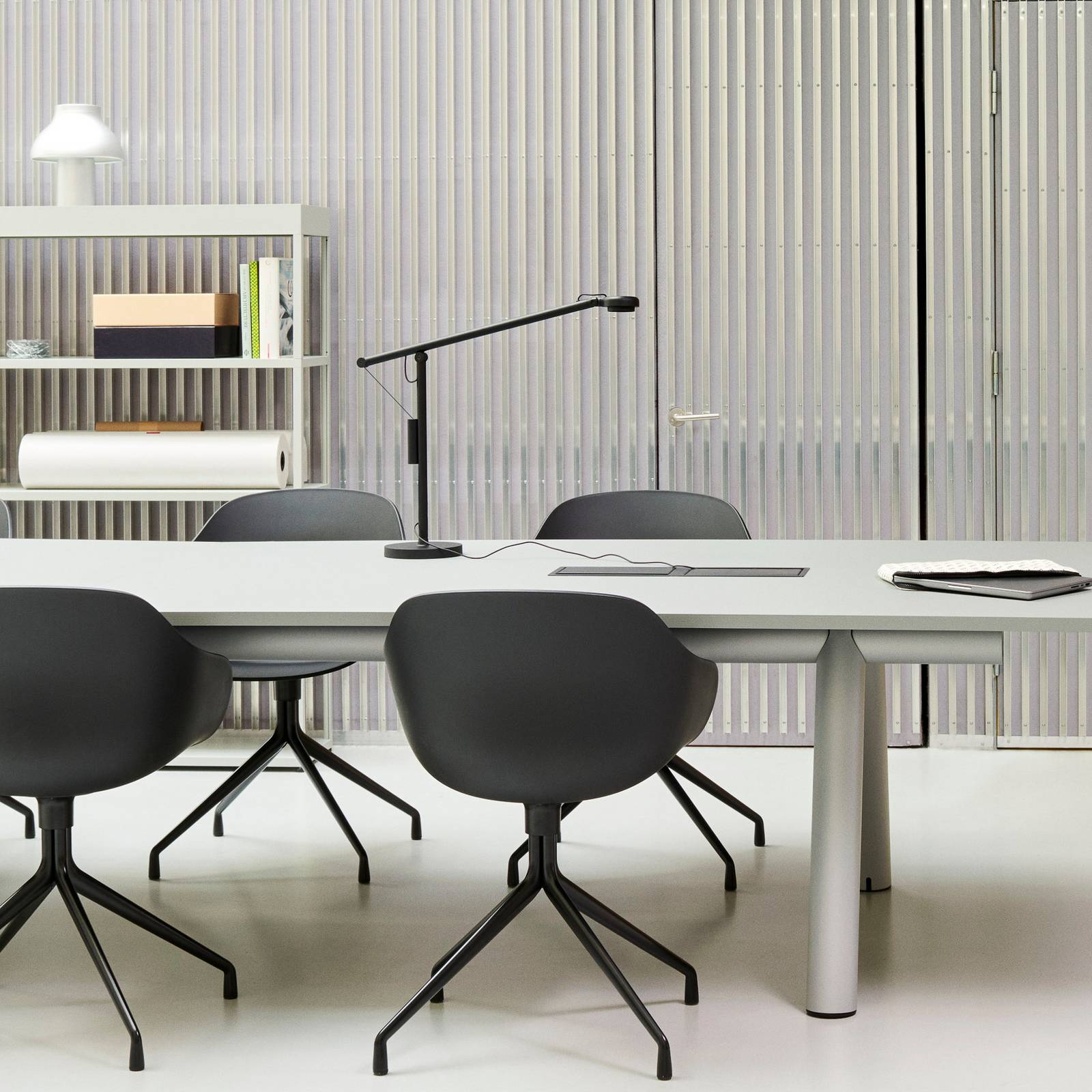 HAY LED bureaulamp Fifty-Fifty, zwart, 45 cm, dimbaar
