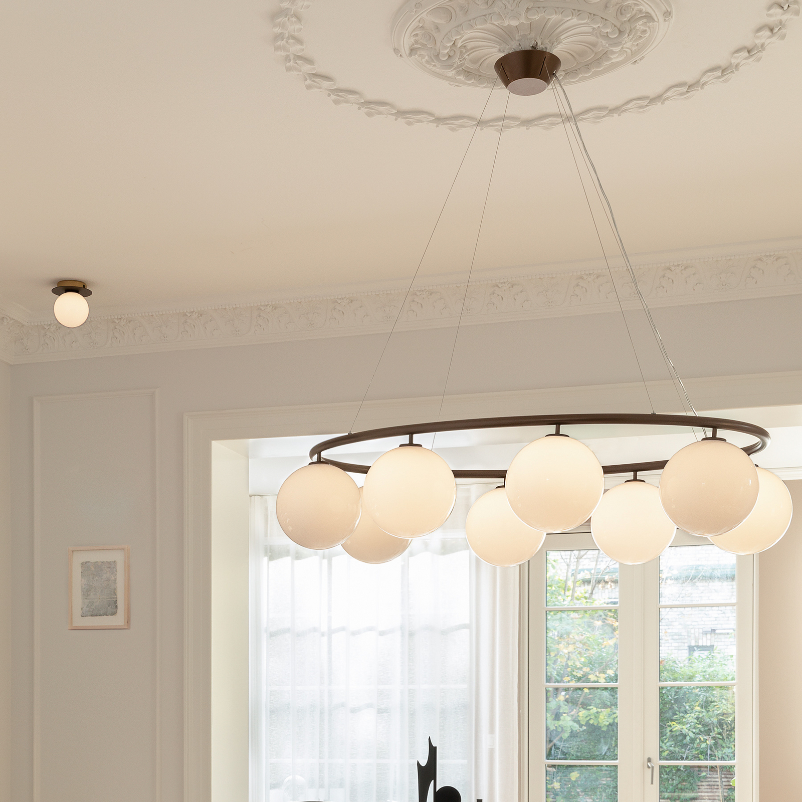 Lustre ovale Miira 8, bronze/opale, à 8 lampes - Nuura