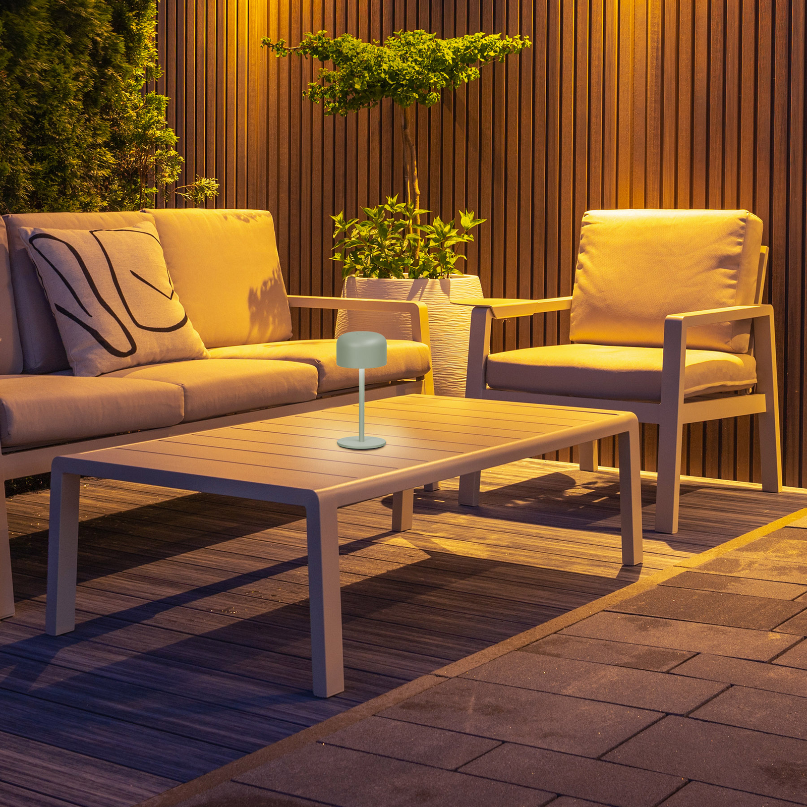 LED-Akku-Tischlampe Finley salbeigrün Höhe 22 cm Metall IP54