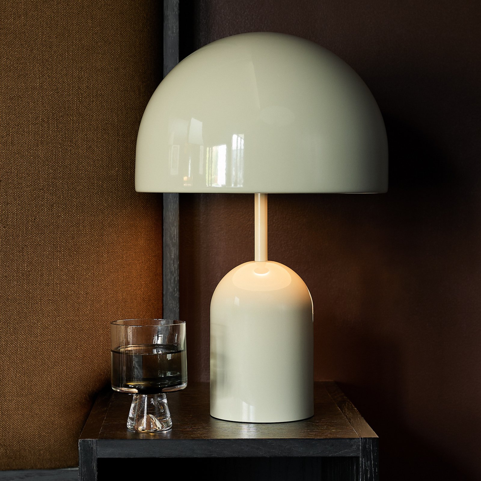 Tom Dixon LED настолна лампа Bell, светло сива, височина 43 cm, стомана