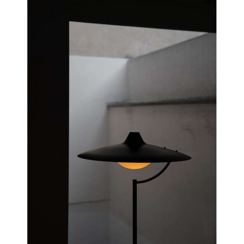 DCW Biny Golvlampa, svart från DCW