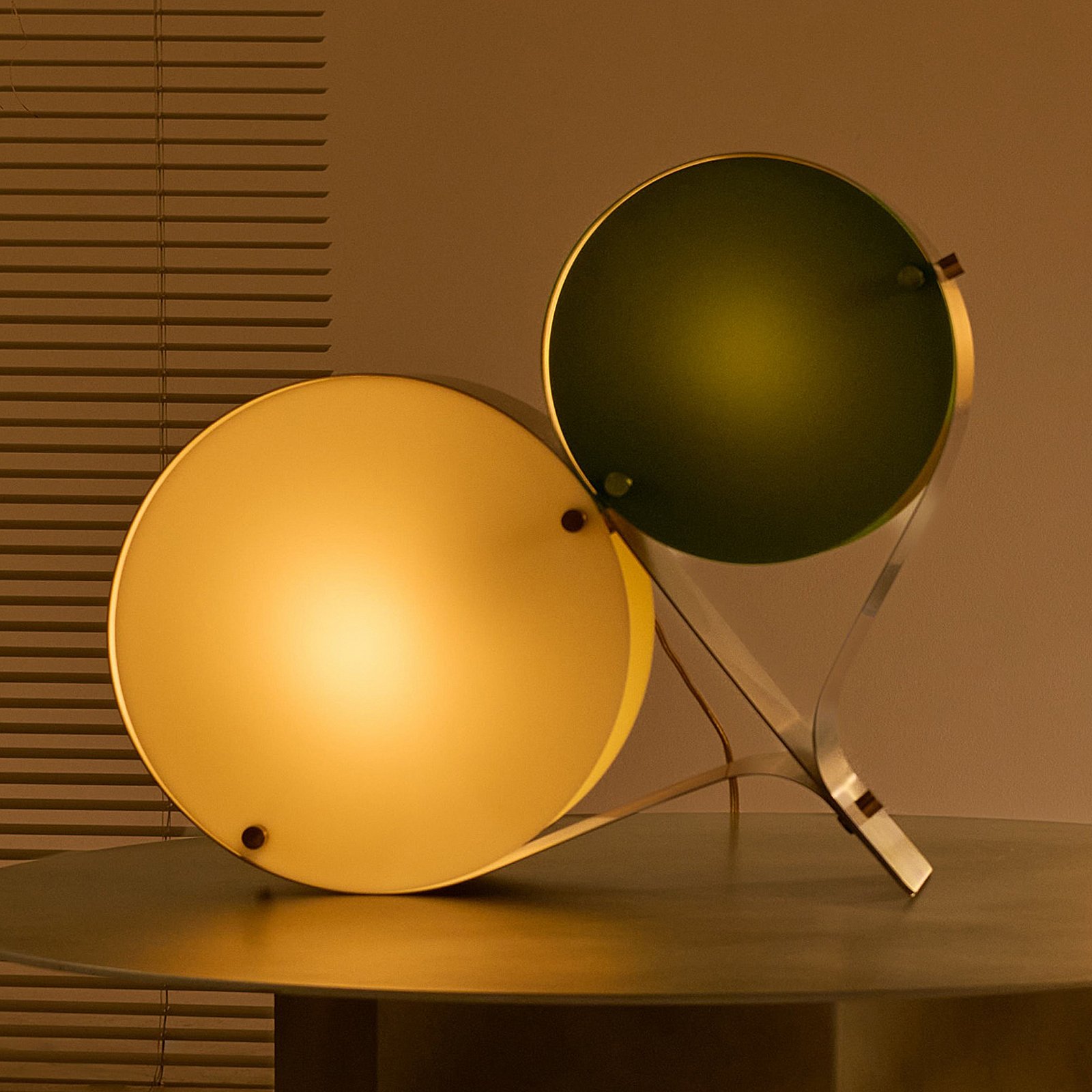Gubi lampa stołowa Coppia, kość słoniowa/zielona, stal, wysokość 42 cm