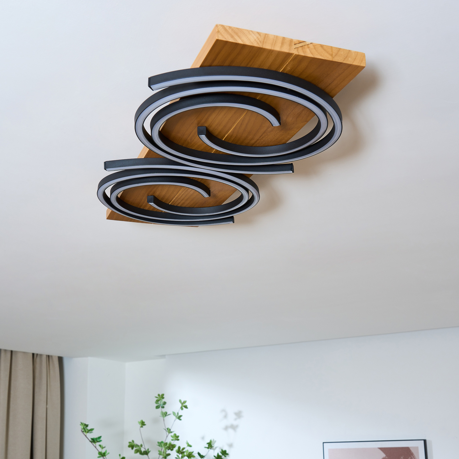 LED-Deckenleuchte Rifia, braun, Länge 70 cm, 2-flg. Holz