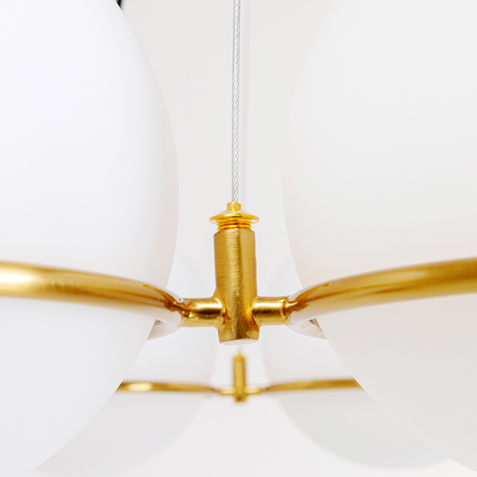 KARE Globes piekaramā lampa zelta un baltā krāsā
