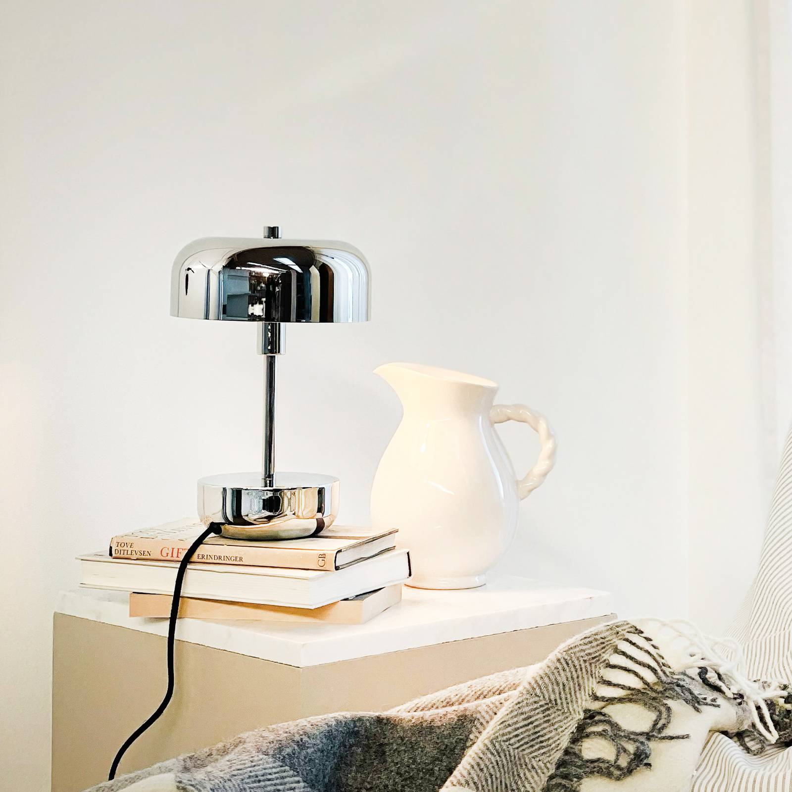 Dyberg Larsen tafellamp Haipot, IP20, chroom