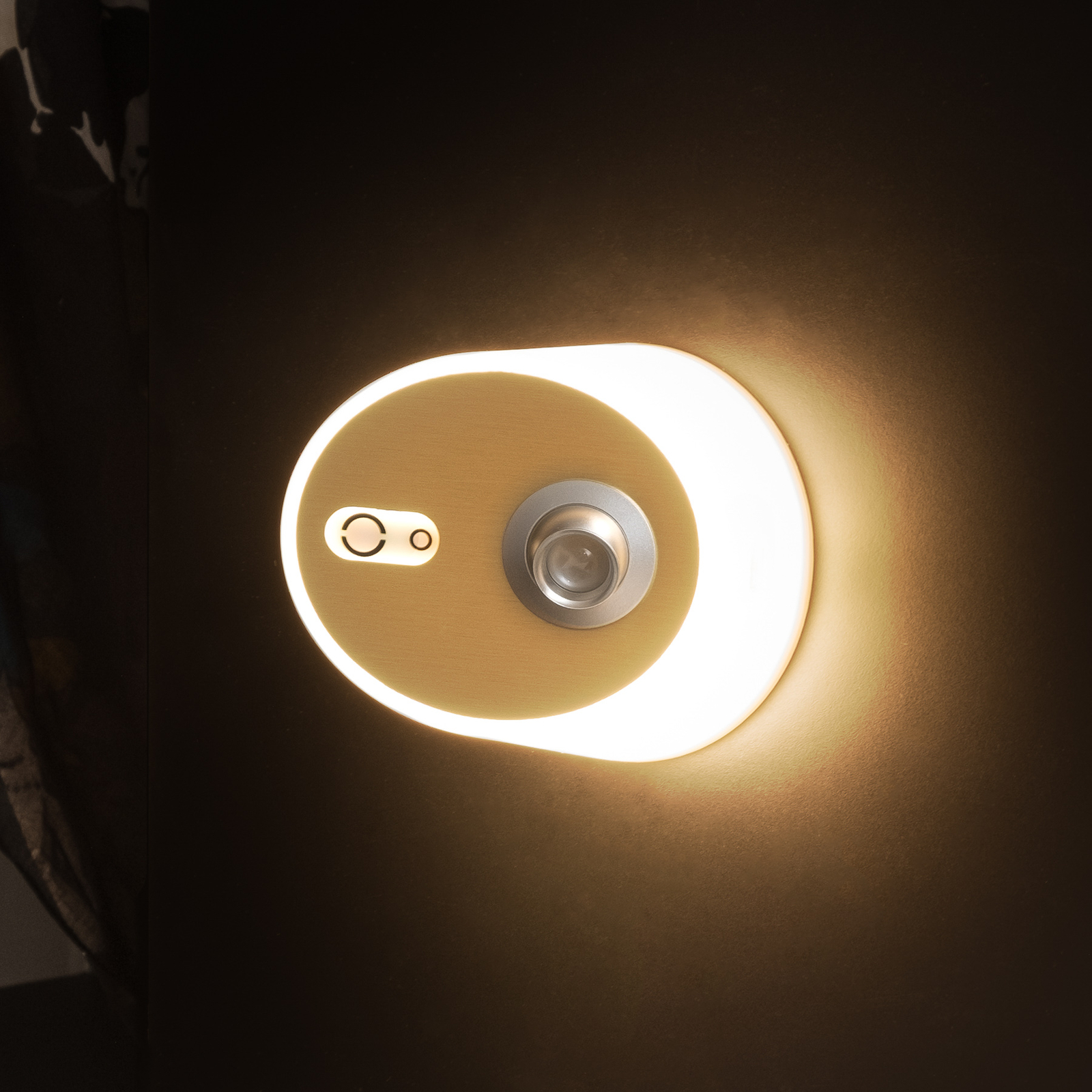LED wandlamp Zoom, spot, USB-uitgang, goud