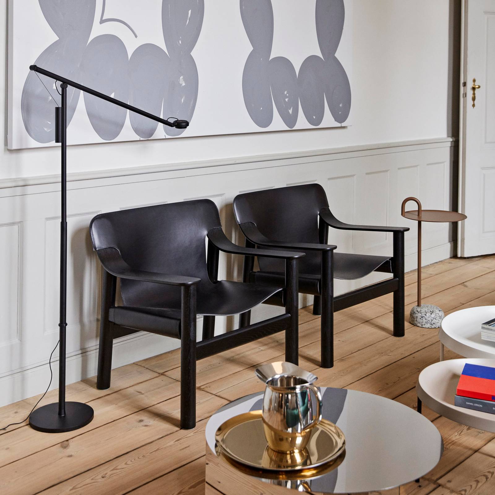 HAY LED vloerlamp Fifty-Fifty, zwart, hoogte 135 cm, dimbaar.