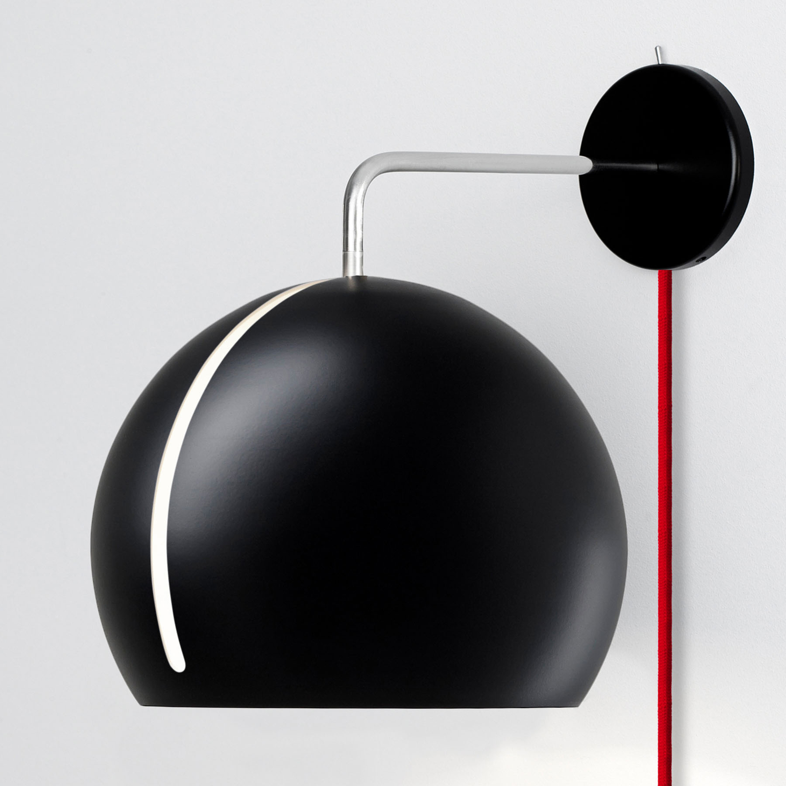 Nyta Tilt Globe Wall Wandlampe Stecker, Kabel rot
