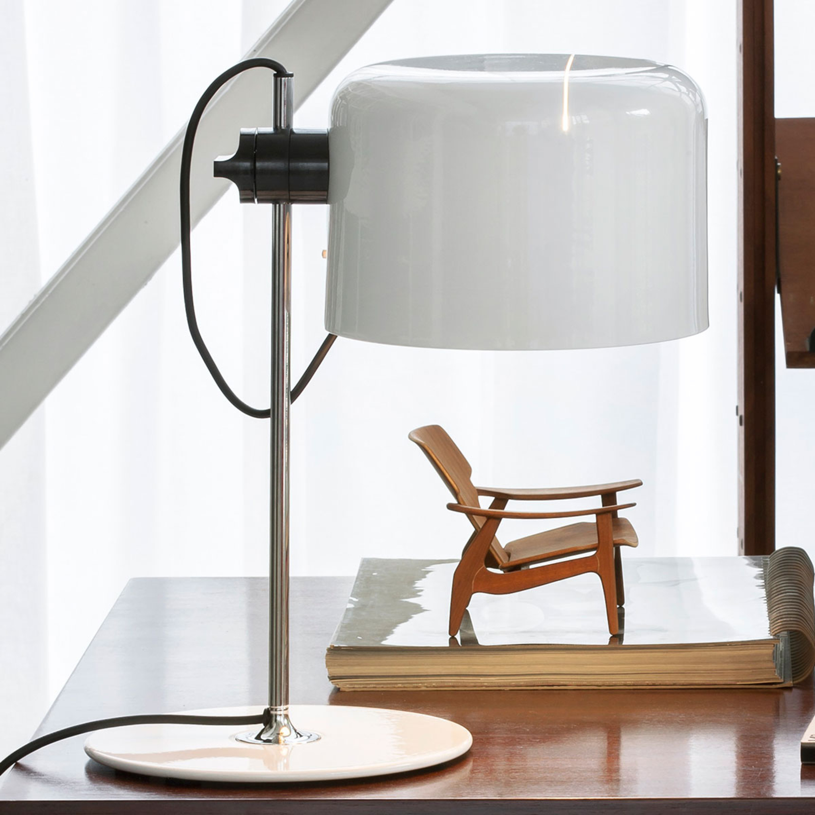 Coupé - tidløs design-bordlampe hvit