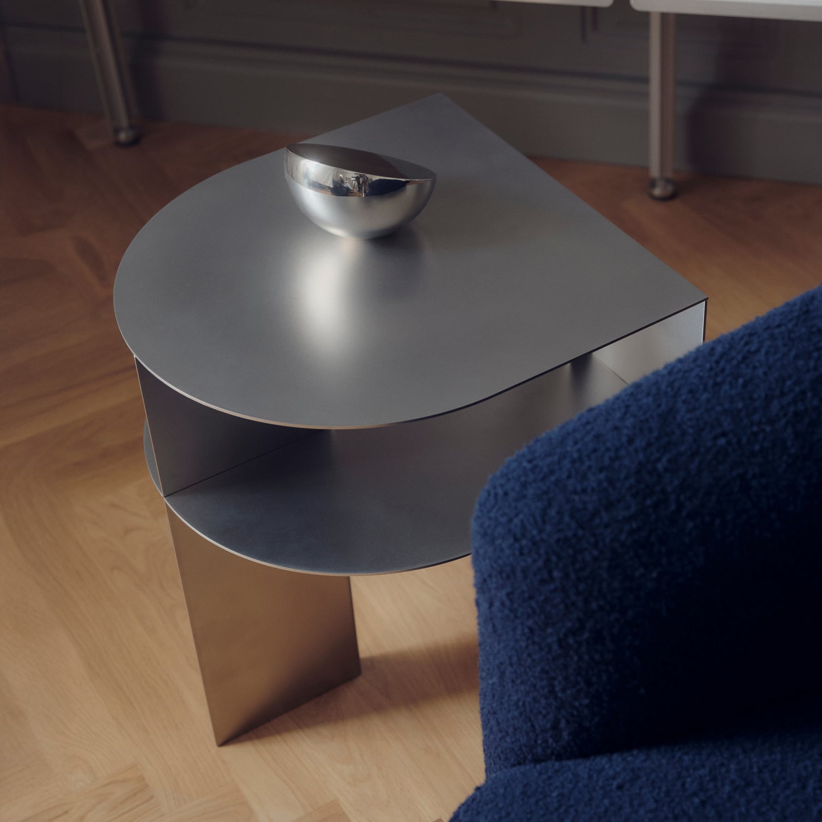 Rand sidebord, sandfarget, 48 cm, stål – New Works