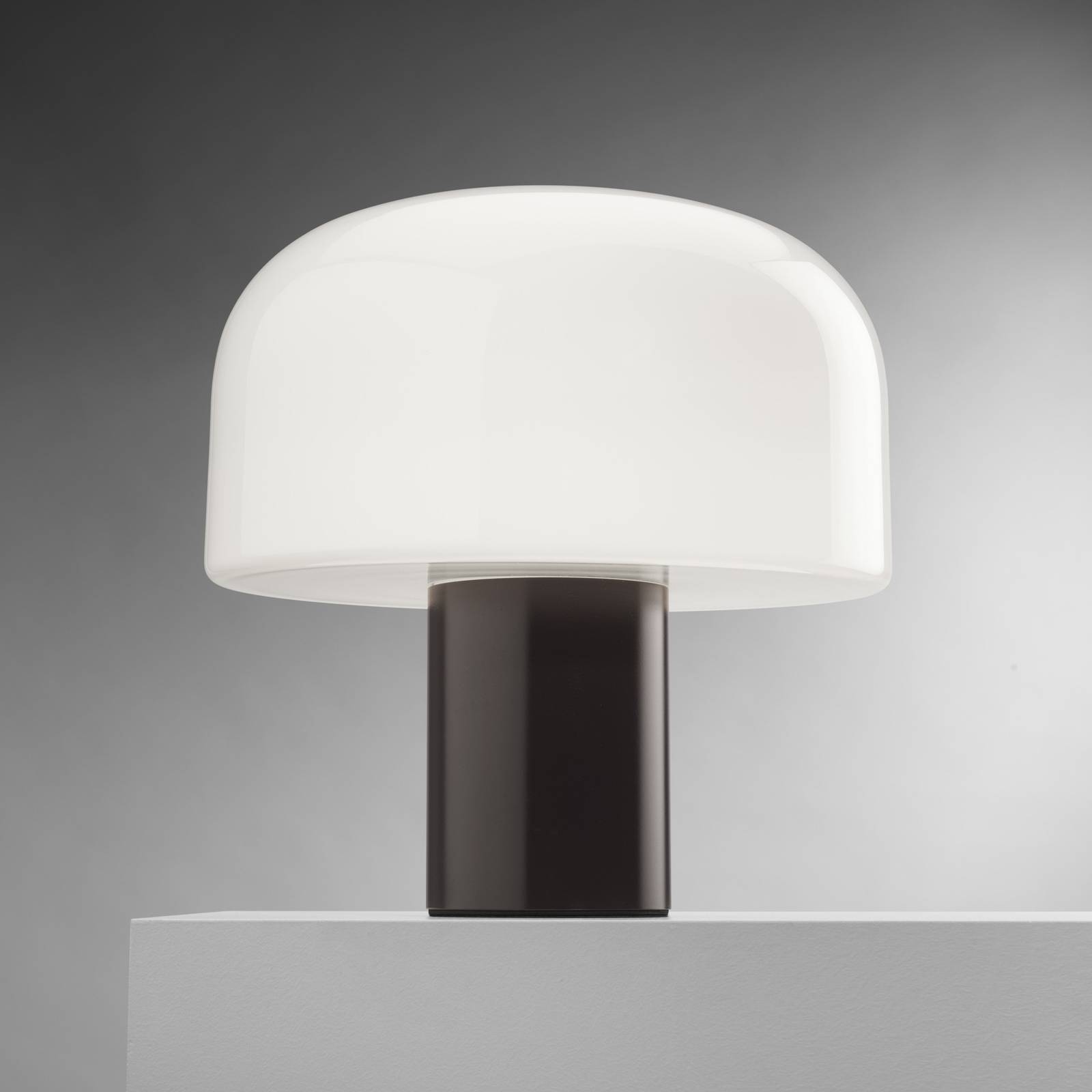 Lampa stołowa FLOS Bellhop Glass T, czekoladowy brąz, wysokość 34 cm