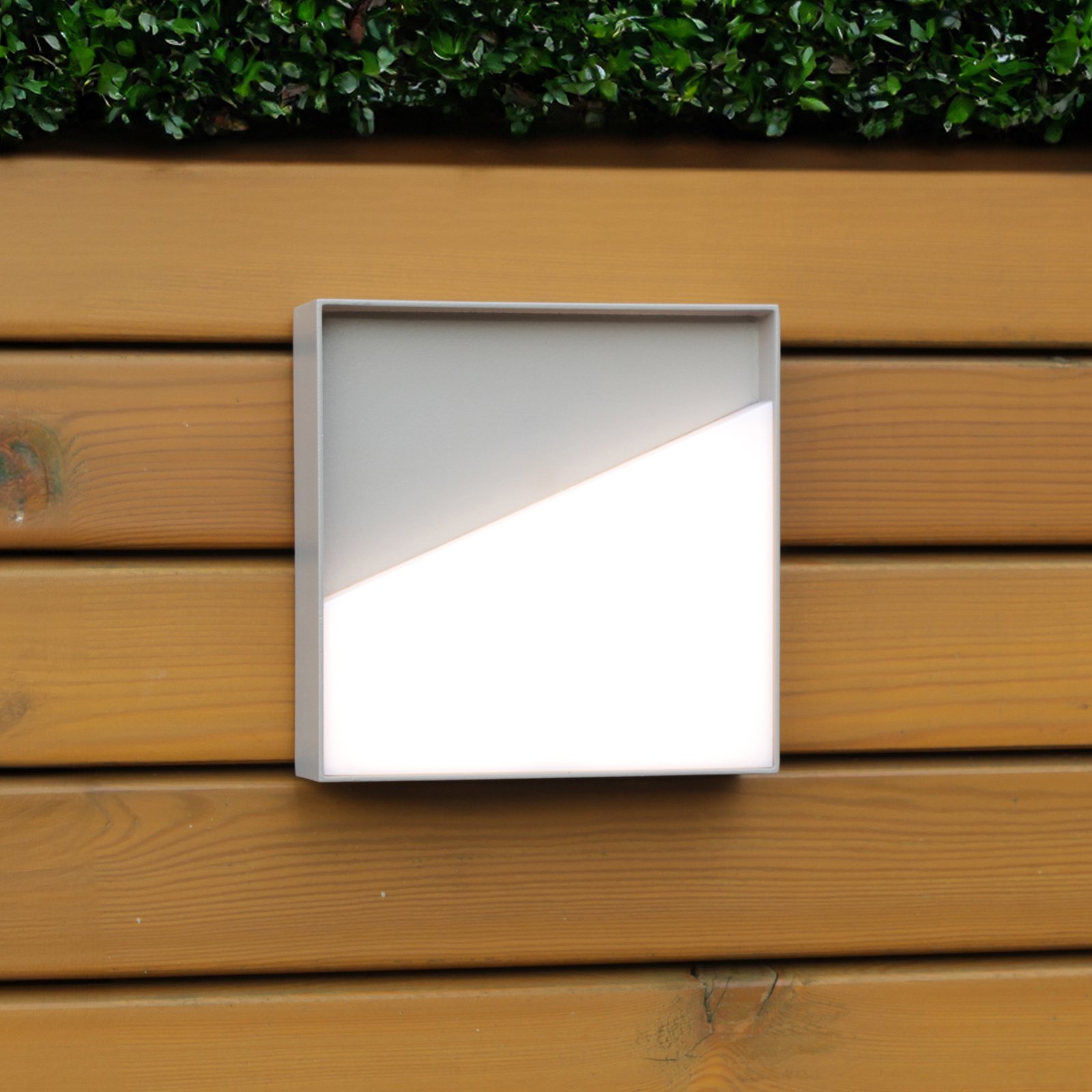 LED dobíjacie vonkajšie nástenné svetlo Meg, piesková farba, 15 x 15 cm