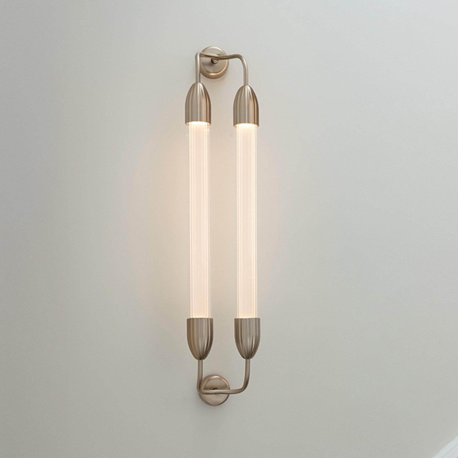 UMAGE Lemon Squeeze 2-bulb wall lamp, length 94 cm, brass