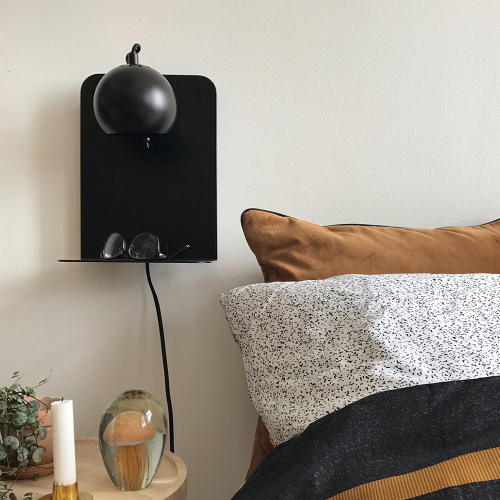 Ball Wall Lamp with USB Matte Black - Frandsen