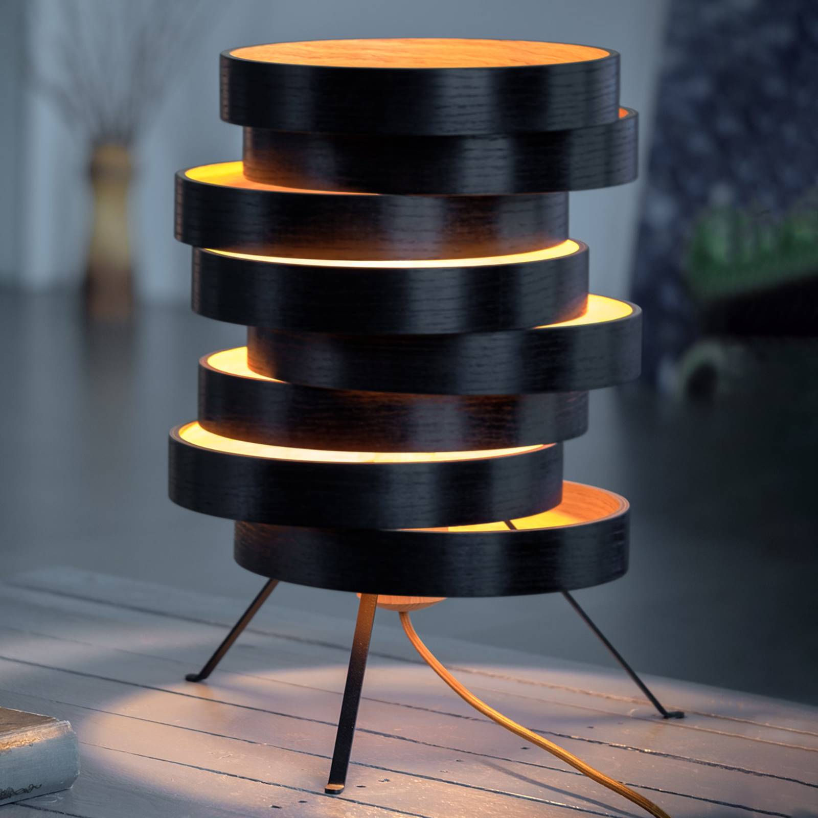 Domus cloq asztali lámpa fából készült ernyővel