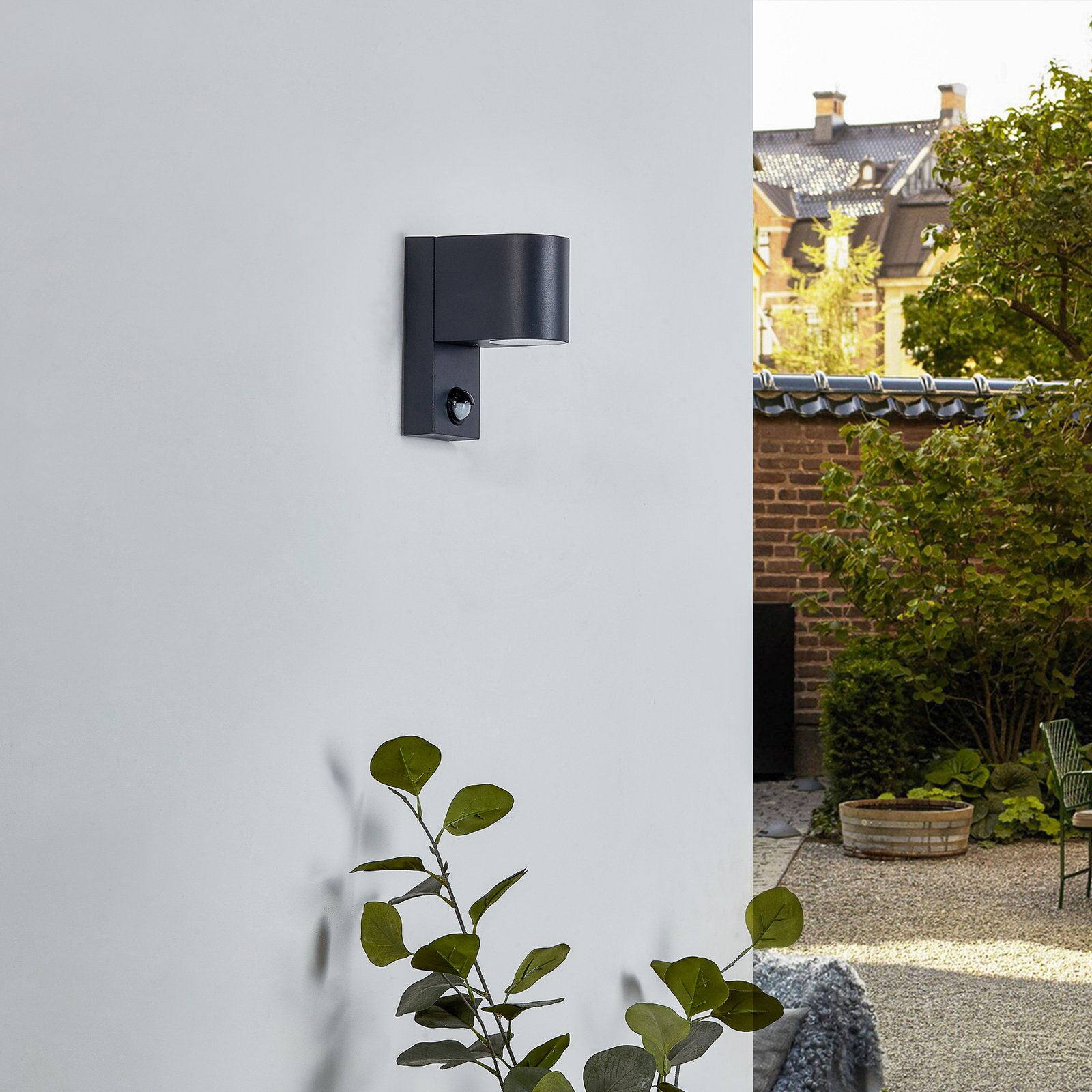 Lindby Vimal outdoor wall light sensor aluminium