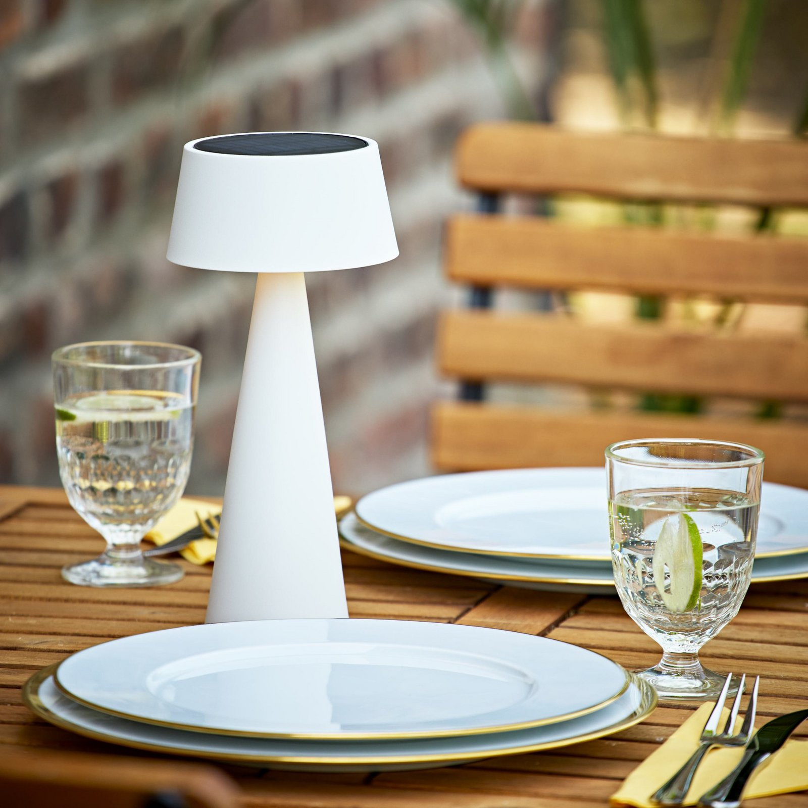 Lampa stołowa LED Solino, biała, zasilanie słoneczne/USB, 26 cm, IP44