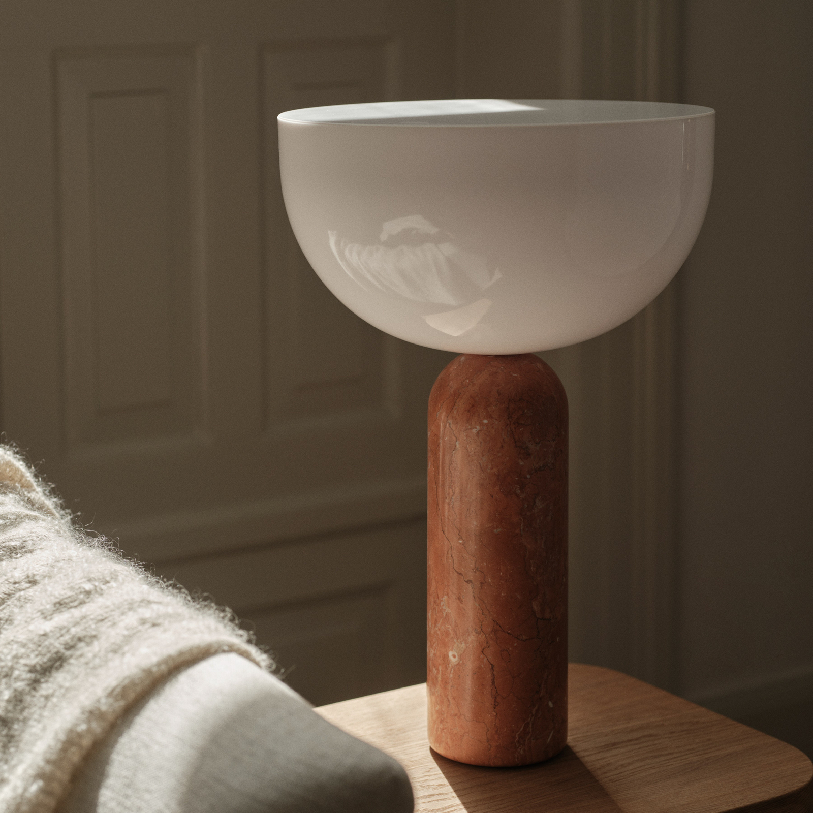 New Works Kizu Large lampe à poser Breccia Pernice