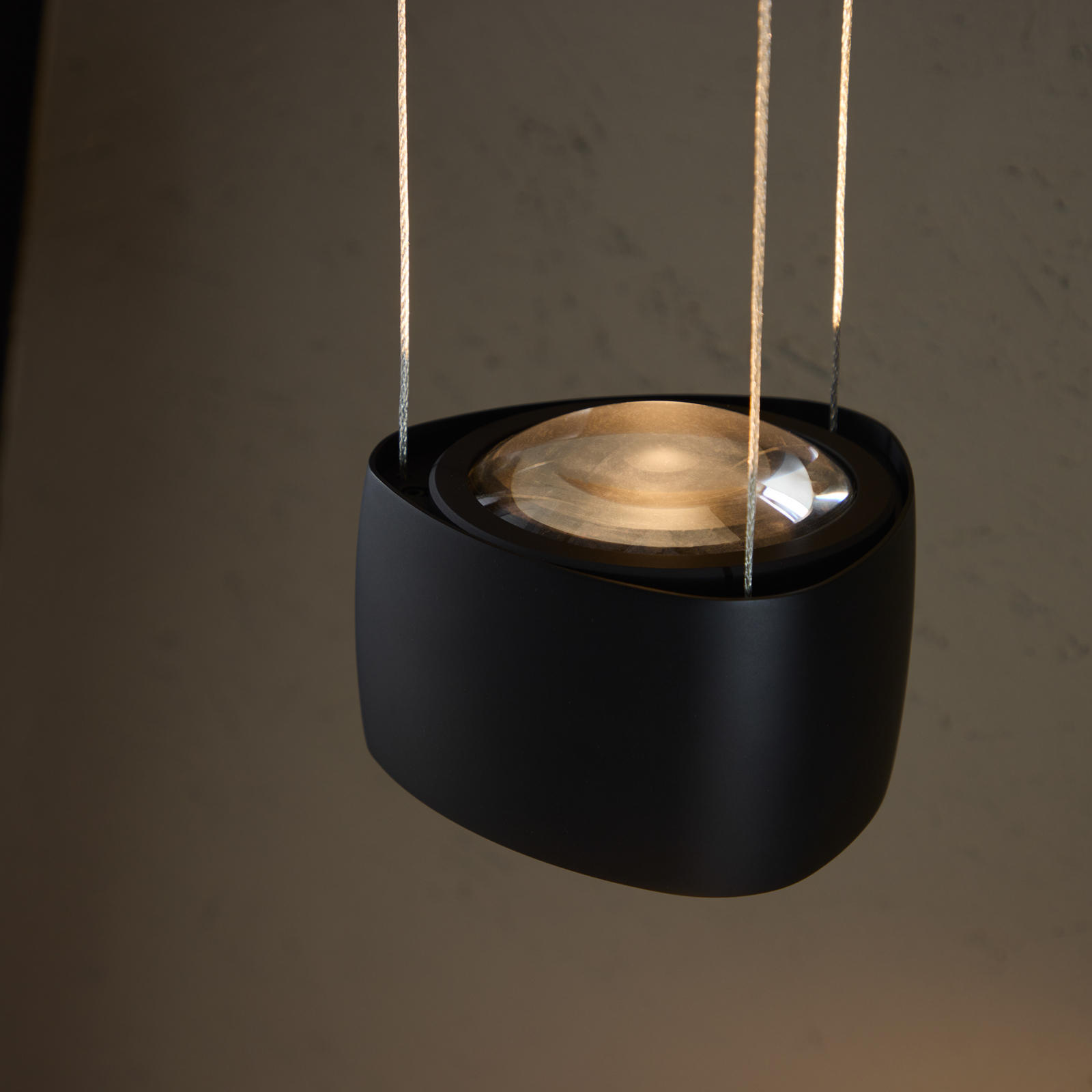 LOOM DESIGN LED závesné svietidlo Air, čierna, 13 cm, hliník