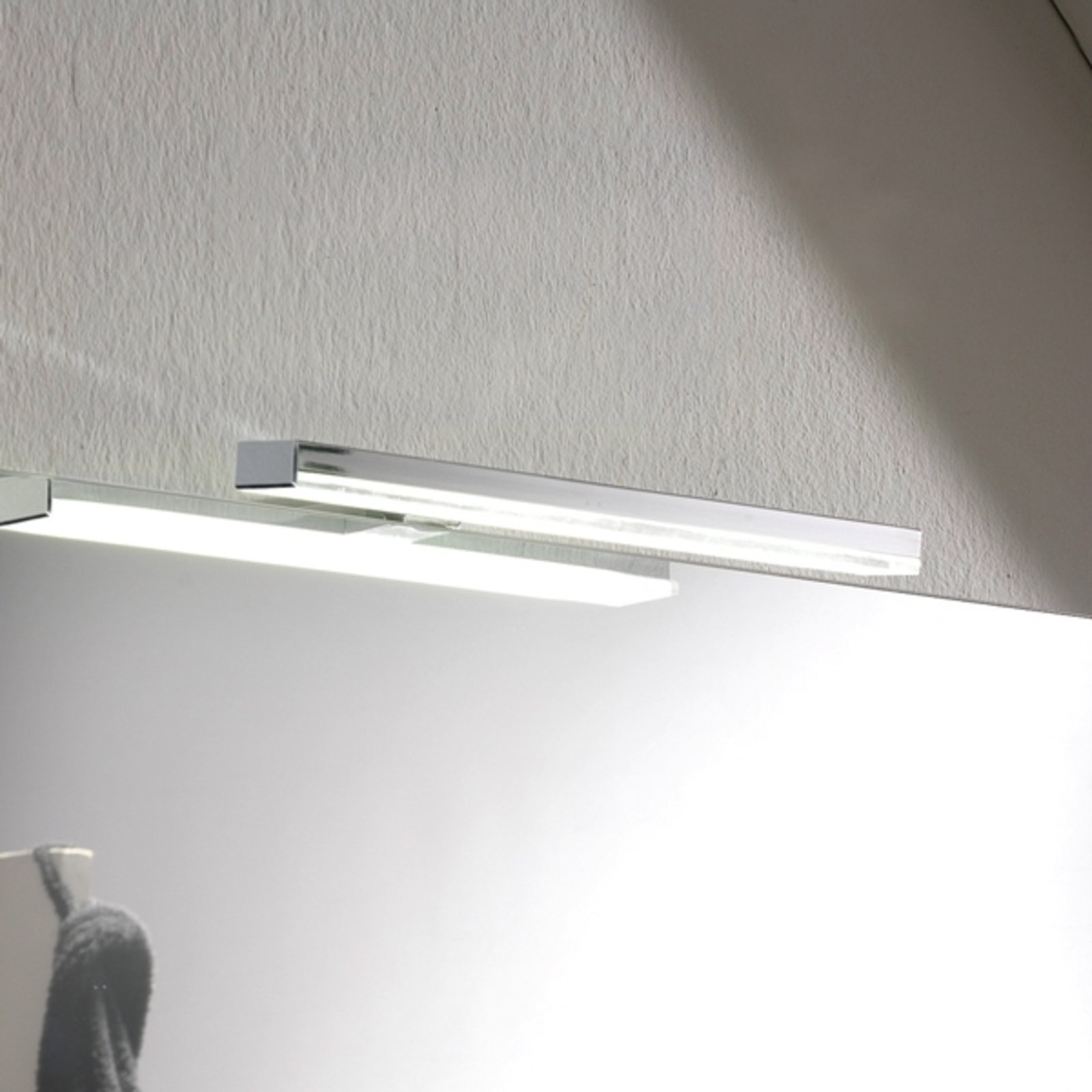 Energisnål LED-spegellampa Esther S3, IP44