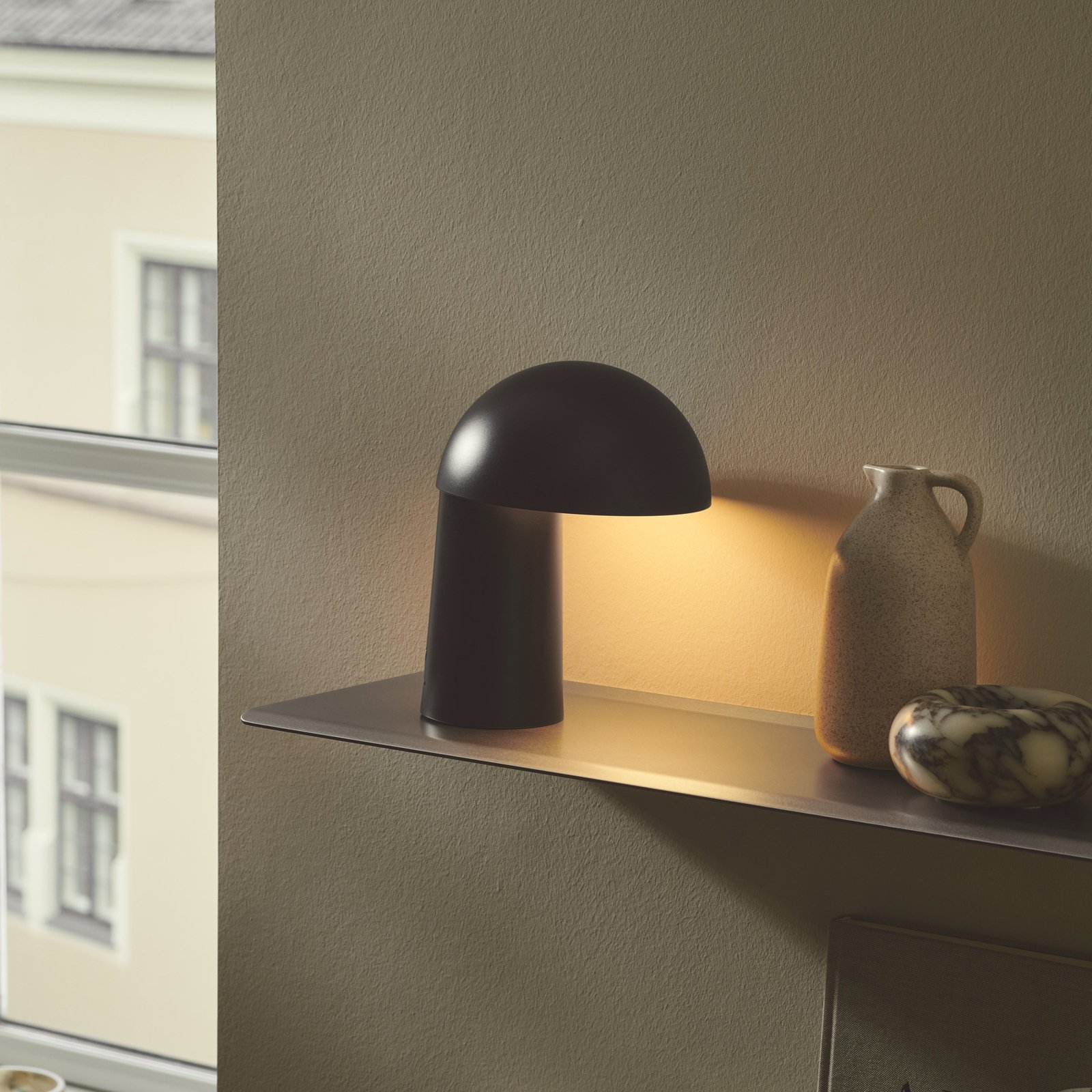 Genopladelig LED-bordlampe Faye Bærbar, sort, dæmpbar, USB