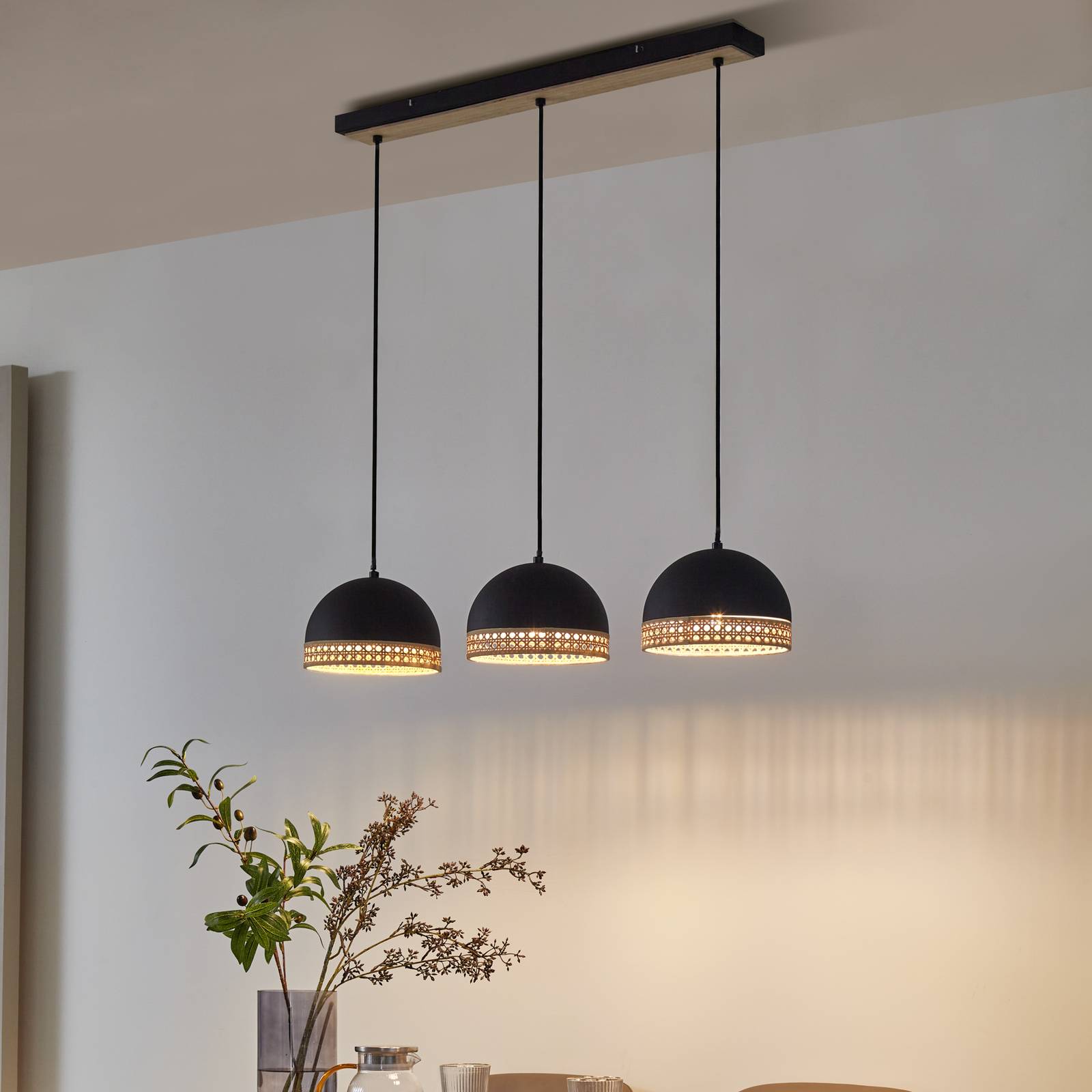 Lindby Lonnaris suspension rotin noir 3 lampes