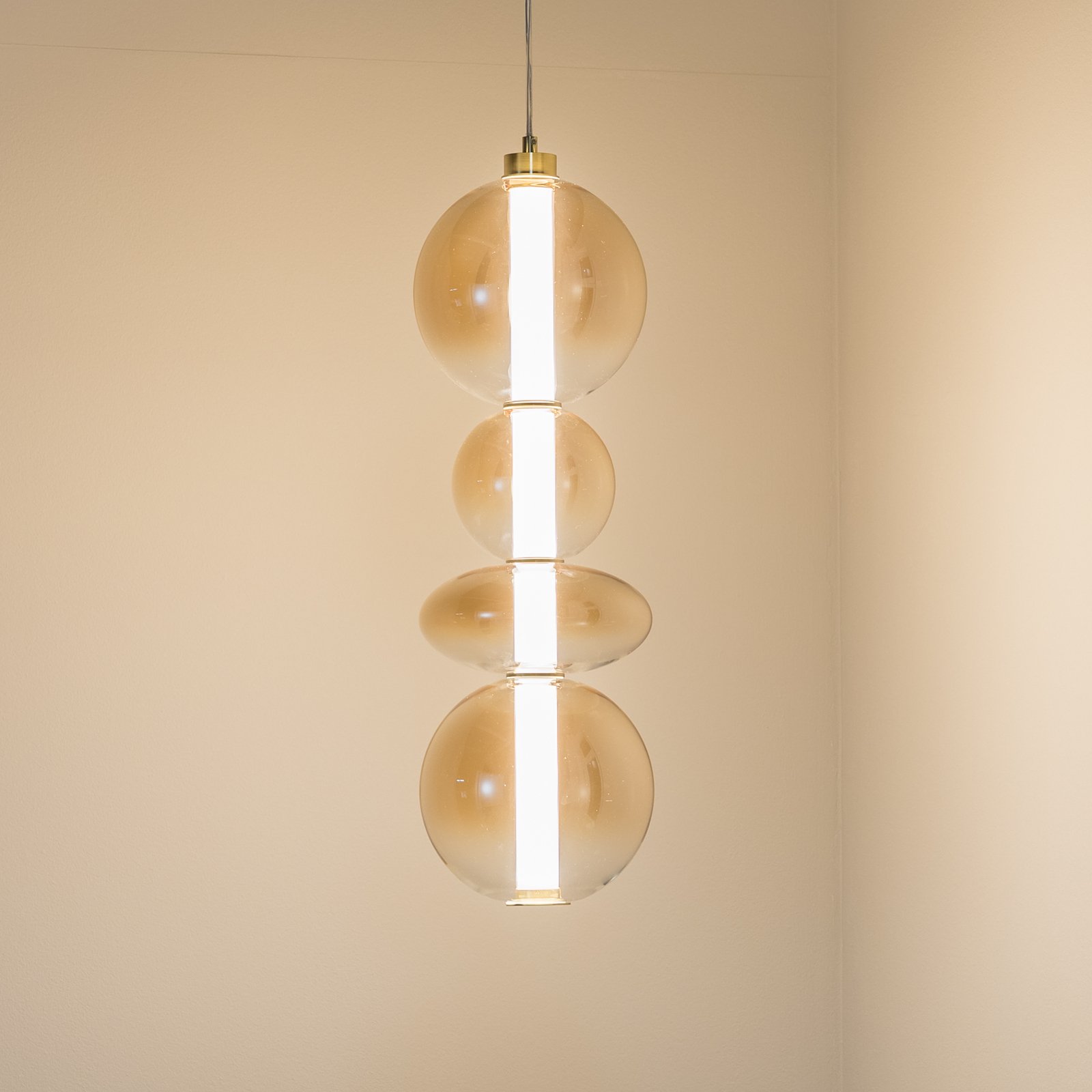 Candeeiro suspenso LED Daphne, vidro âmbar transparente, altura 62 cm