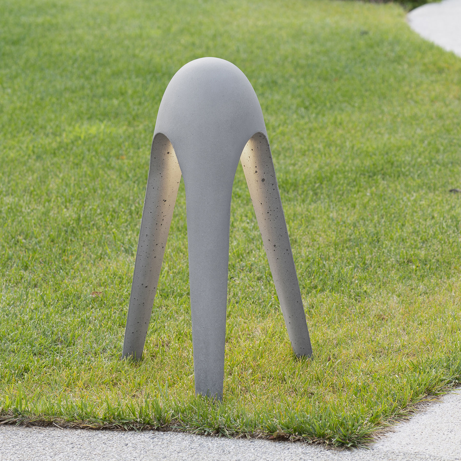 Martinelli Luce Cyborg LED-Wegeleuchte aus Beton