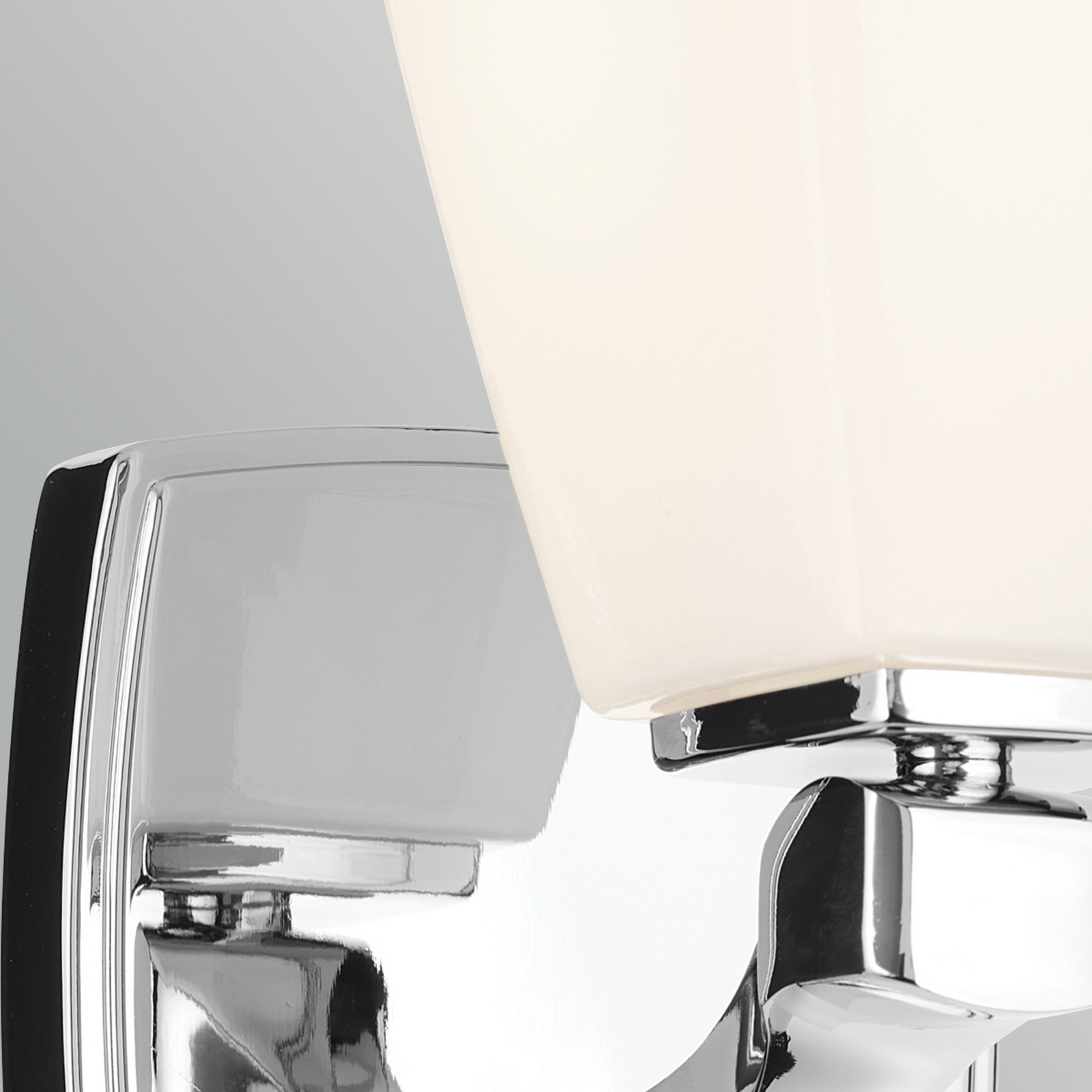 Nástenné svetlo Marant, chróm/opál, výška 24 cm, IP44, G9-LED – KICHLER Nástenné svetlo Marant, chróm/opál, výška 24 cm, IP44, G9-LED – KICHLER