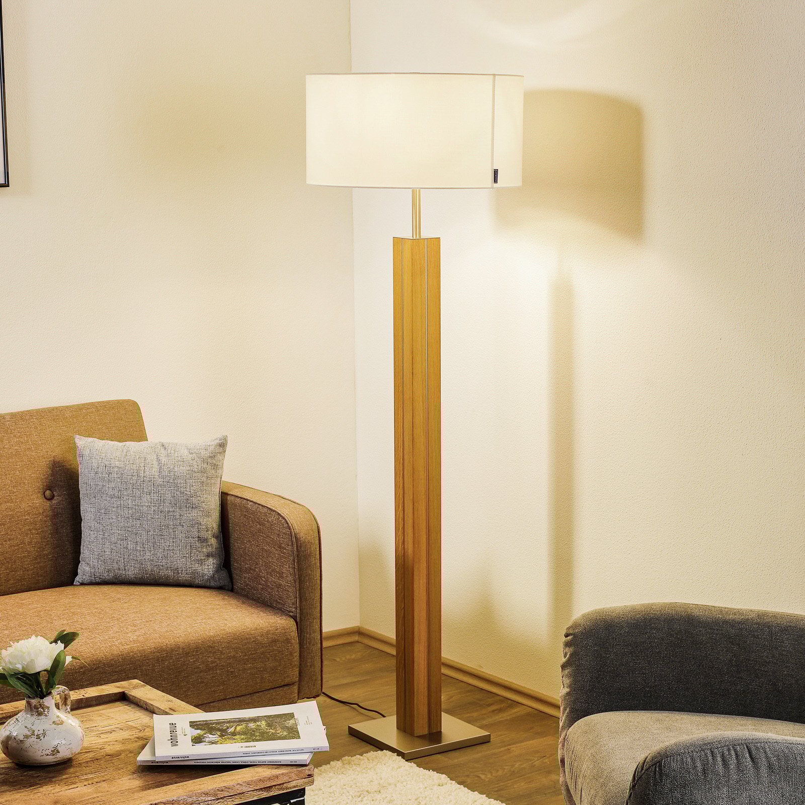HerzBlut Dana floor lamp, light-coloured wood