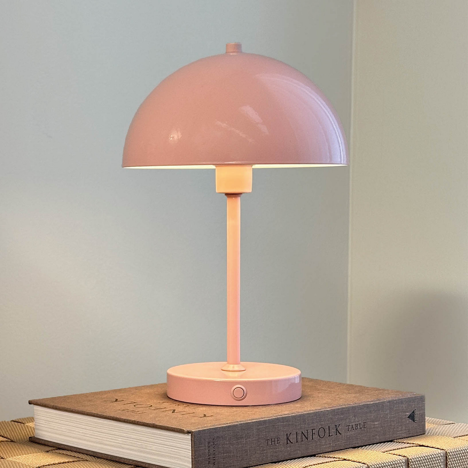Stockholm Portable Bordslampa Pink Dyberg Larsen - Vardagsrum - Skandinavisk - Metall - Med lampsk&auml;rm