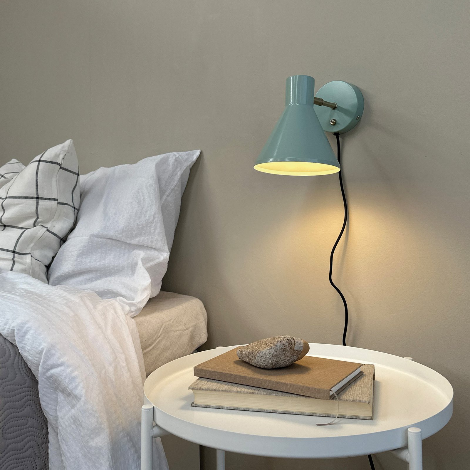 Dyberg Larsen lampa ścienna Sleep, miętowa zieleń, Ø 15 cm, stal