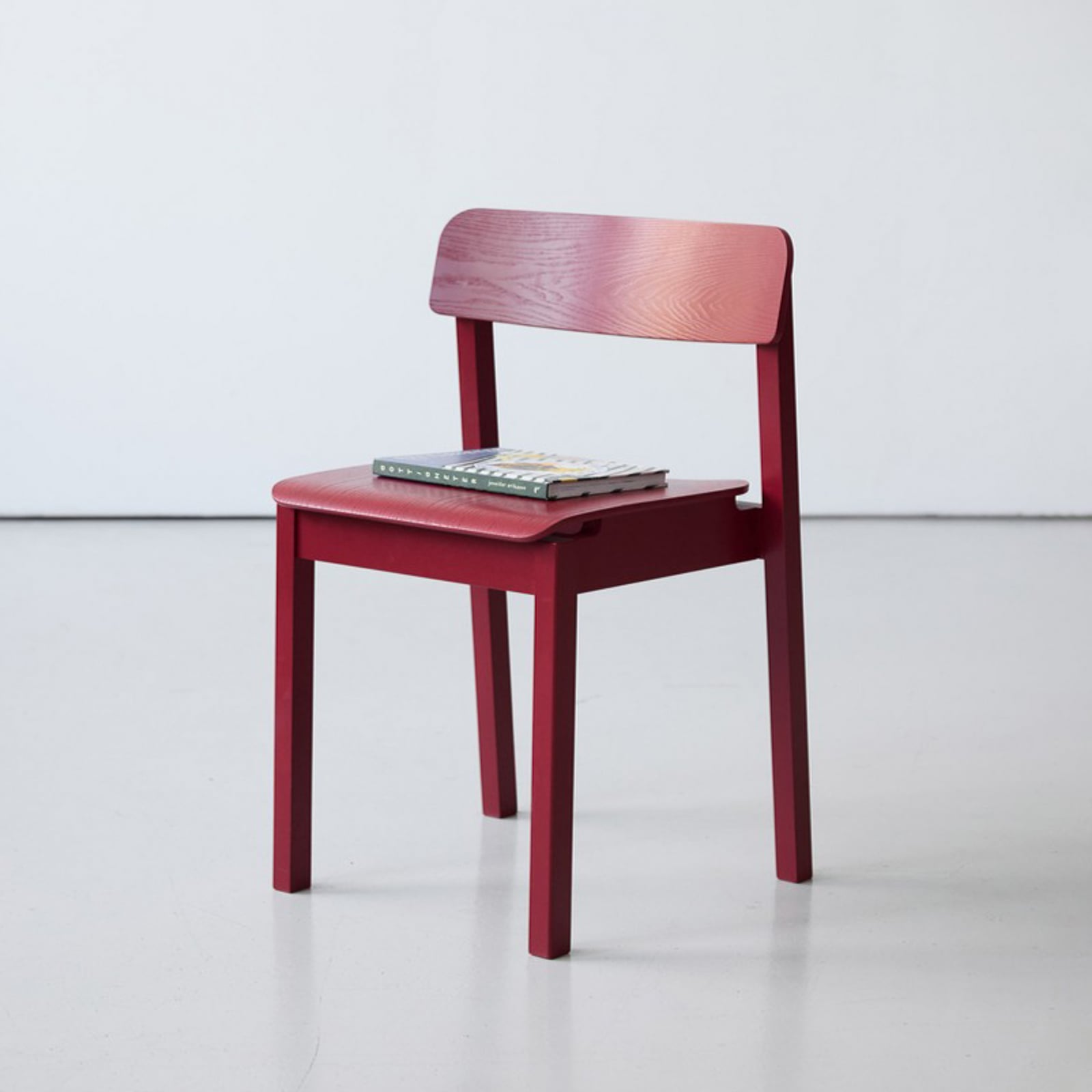 EVERYDAY-stol, purpurrød, høyde 75 cm, eik – Moebe EVERYDAY-stol, purpurrød, høyde 75 cm, eik – Moebe