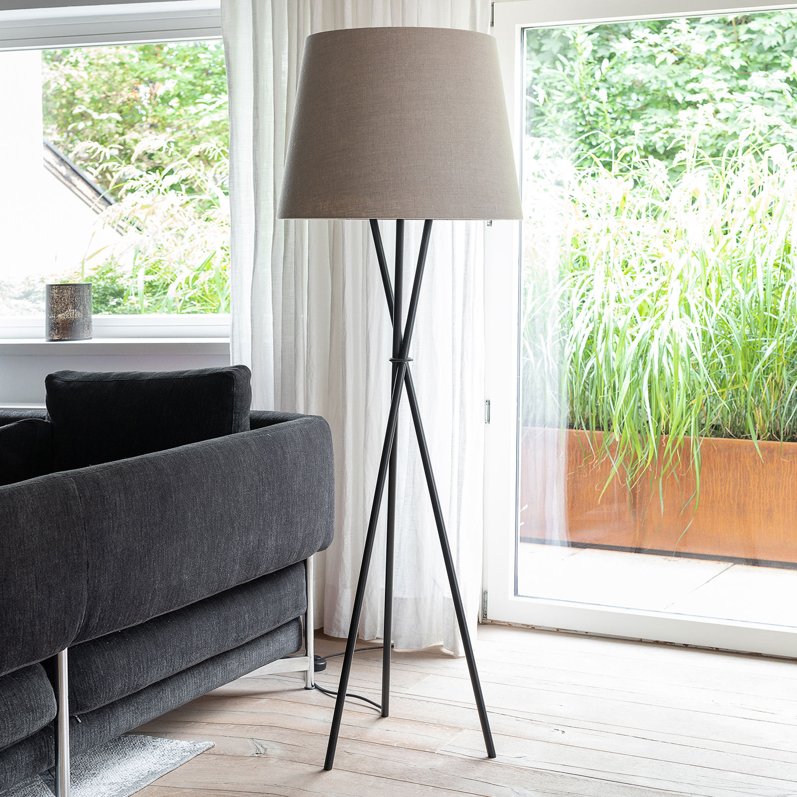 Ozonos Hailey LED-Stehleuchte mit AC-1