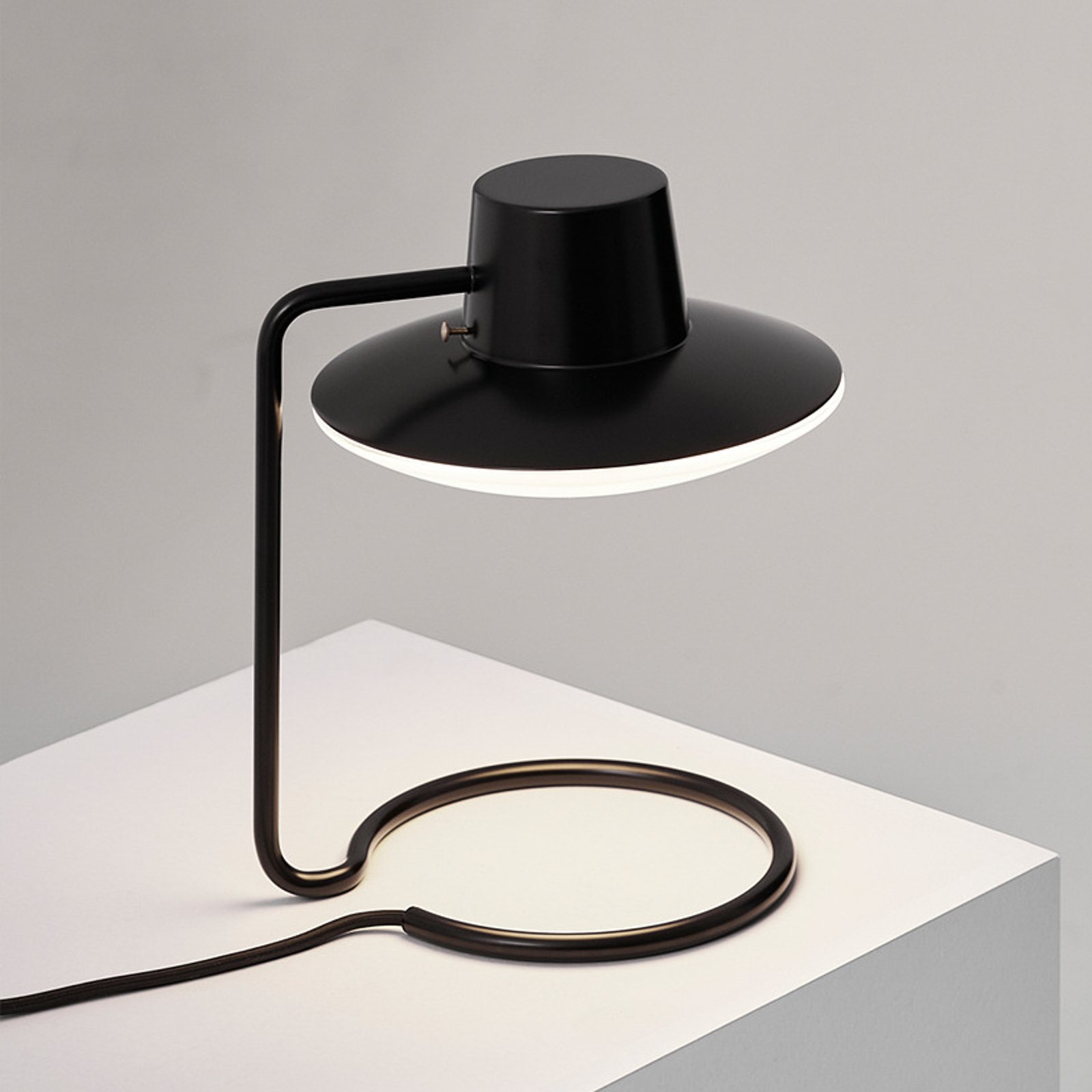 AJ Oxford Bordslampa H28 Black/Opal - Louis Poulsen