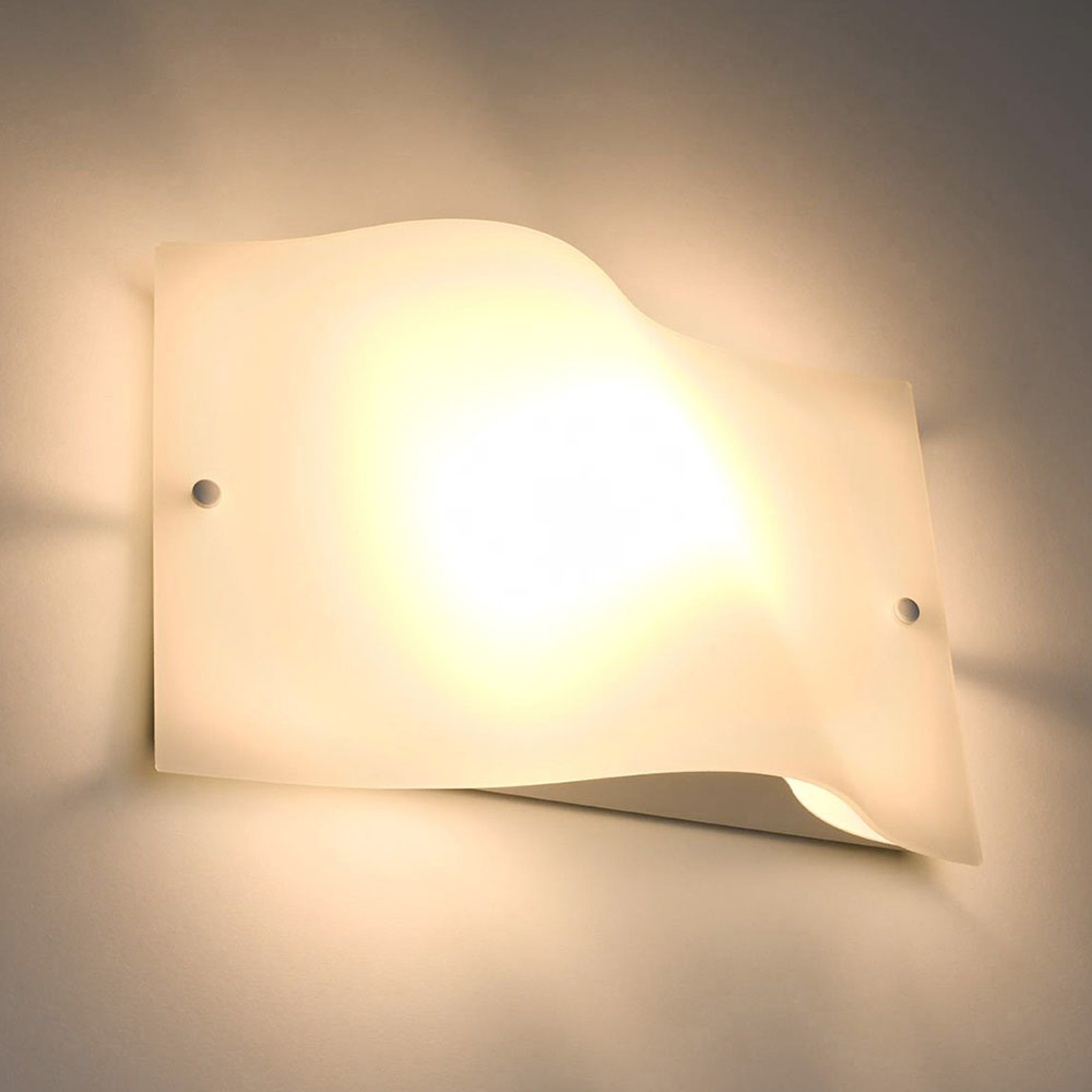 Applique Wave di vetro opale bianco