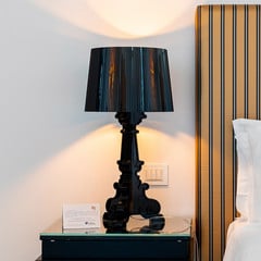Kartell Bourgie – stolná LED lampa, čierna