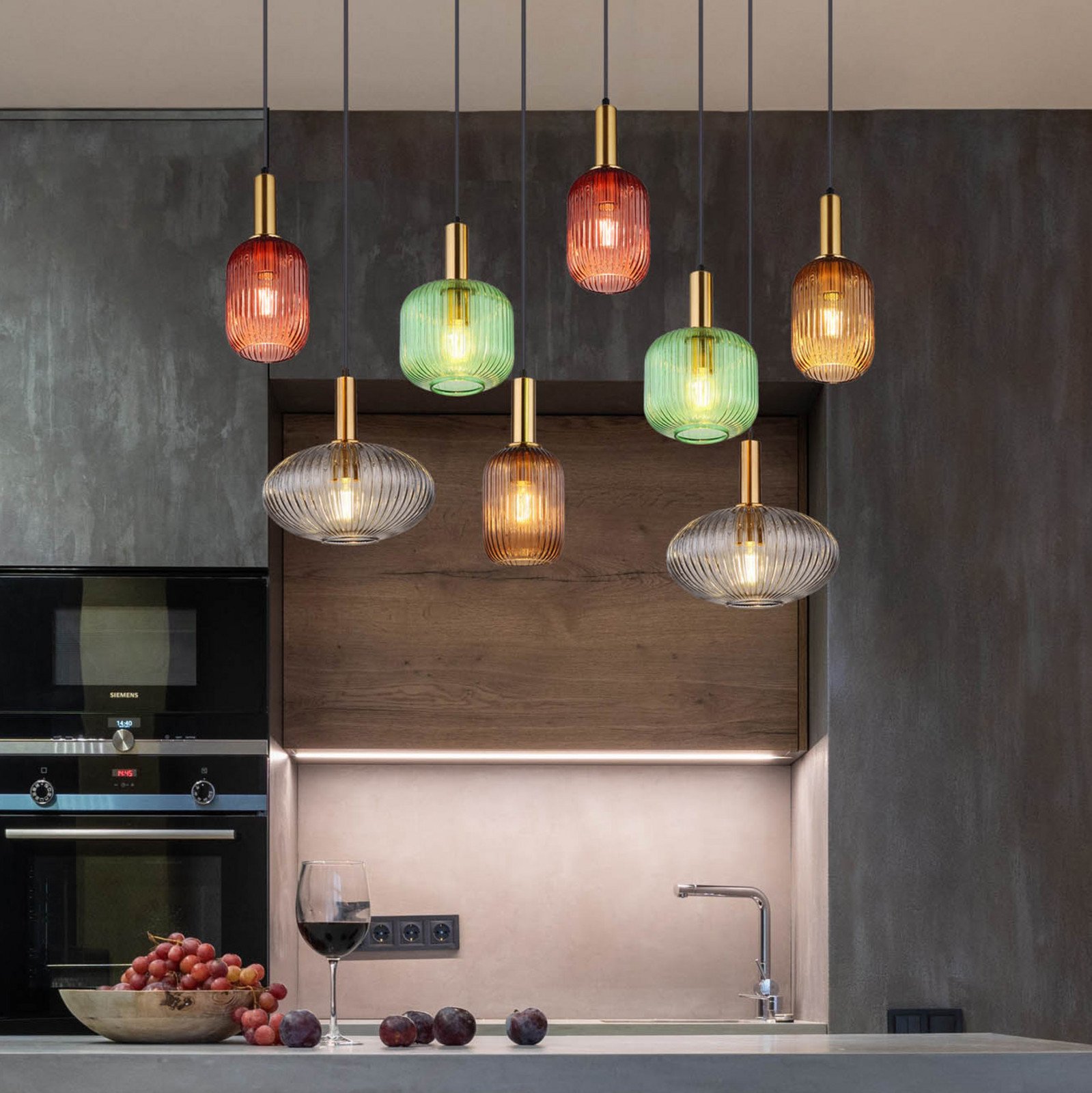 Globo Lampă suspendată Normy lungime 125 cm colorată sticlă 8 becuri. - Camera de zi / sufragerie - gri fumuriu verde maro cafea mure culoarea alamei