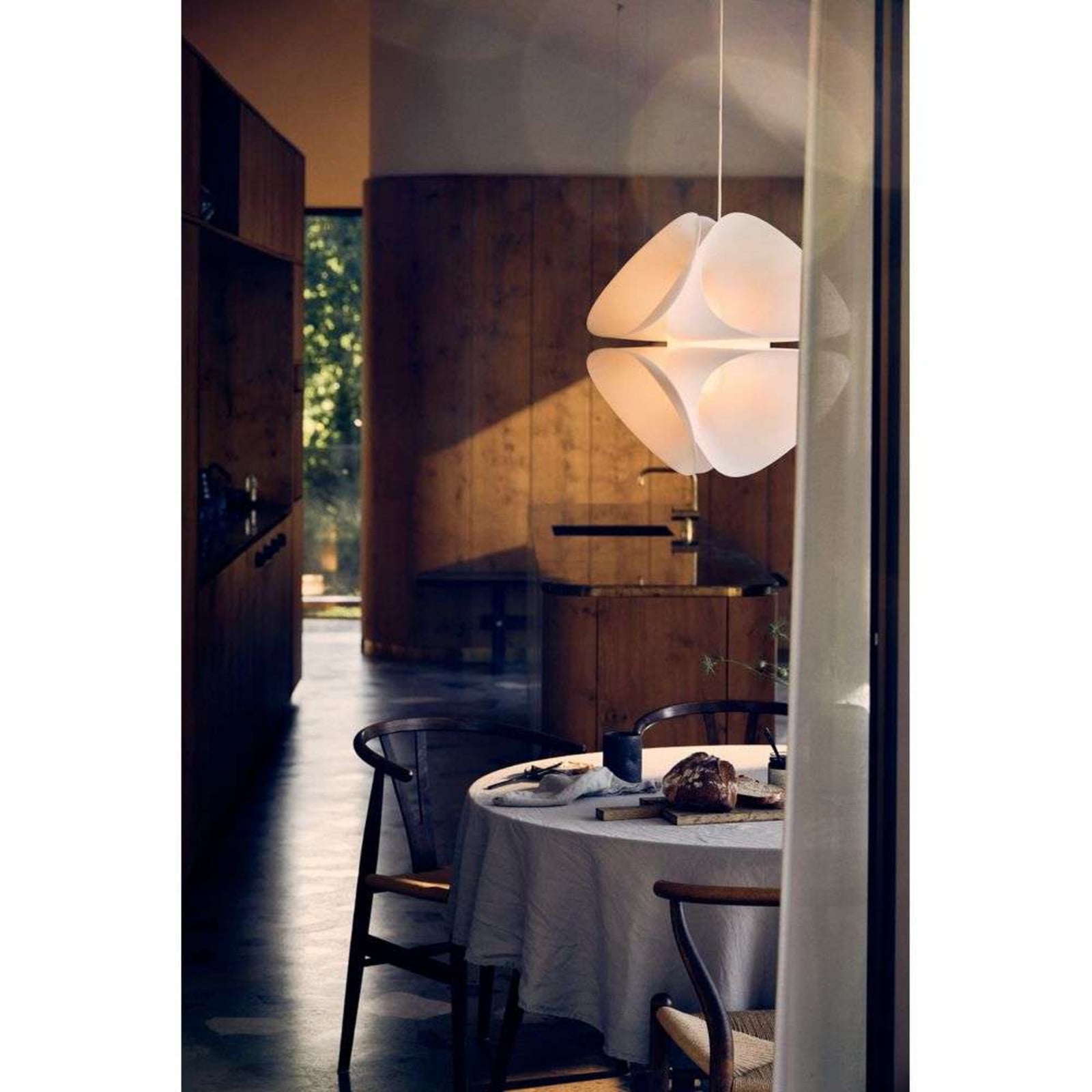 FRANDSEN Závesné svietidlo Nova, opálově bílé, Ø 52 cm, E14