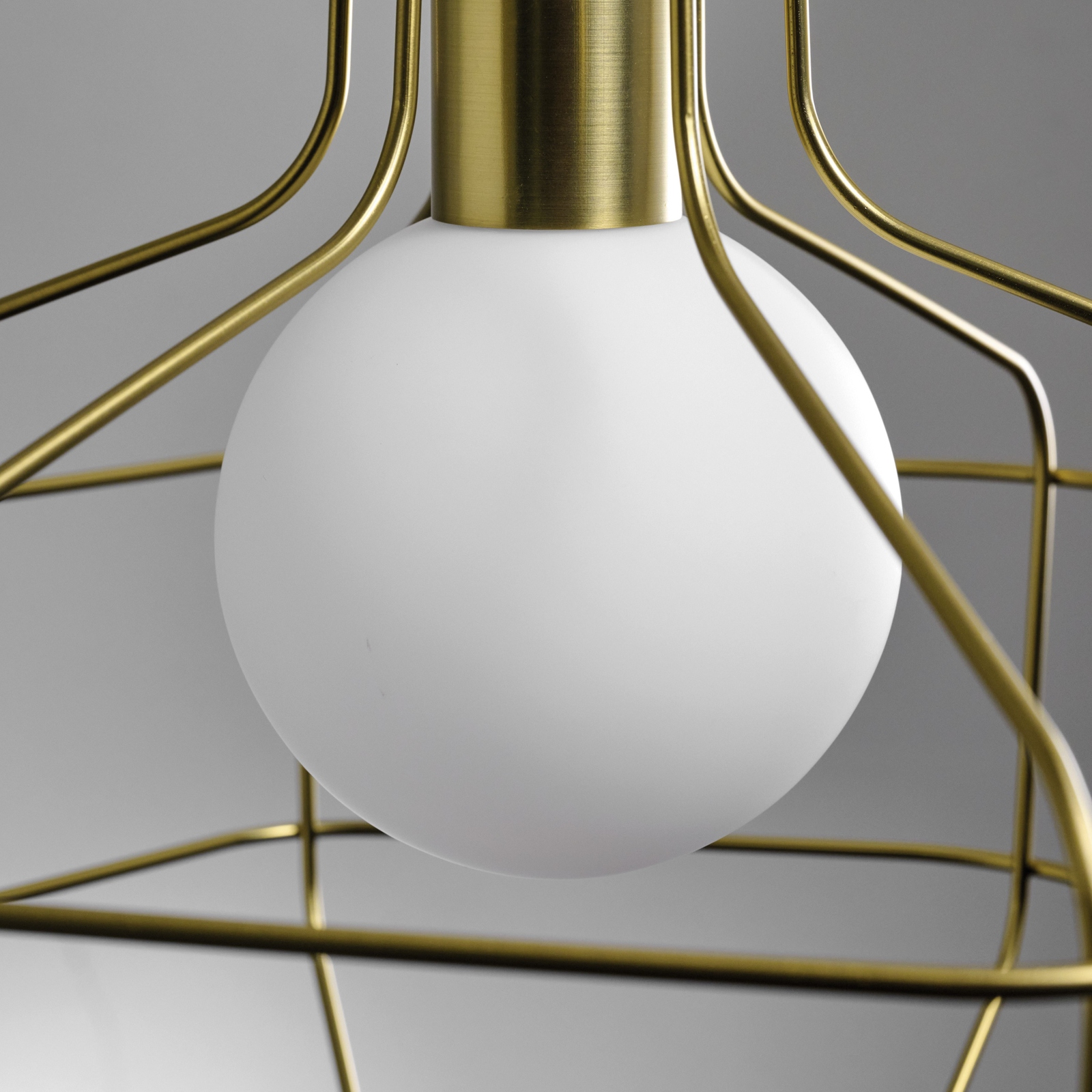 Lampada Da Terra Vintage In Legno Con Due Paralumi In Un Design A