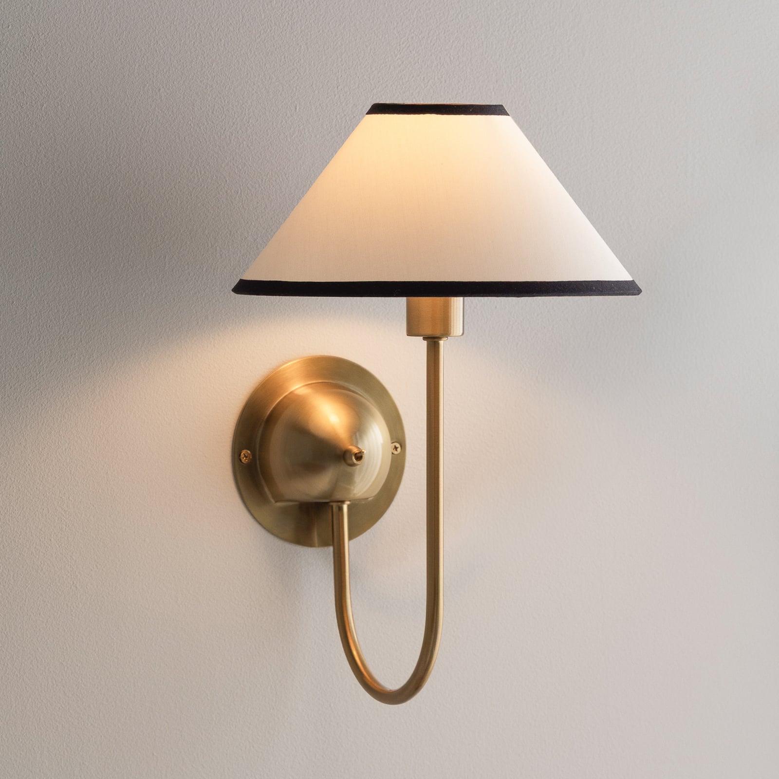 Applique murale IRIS couleur crème, hauteur 32 cm, métal - Globen Lighting Applique murale IRIS couleur crème, hauteur 32 cm, métal - Globen Lighting