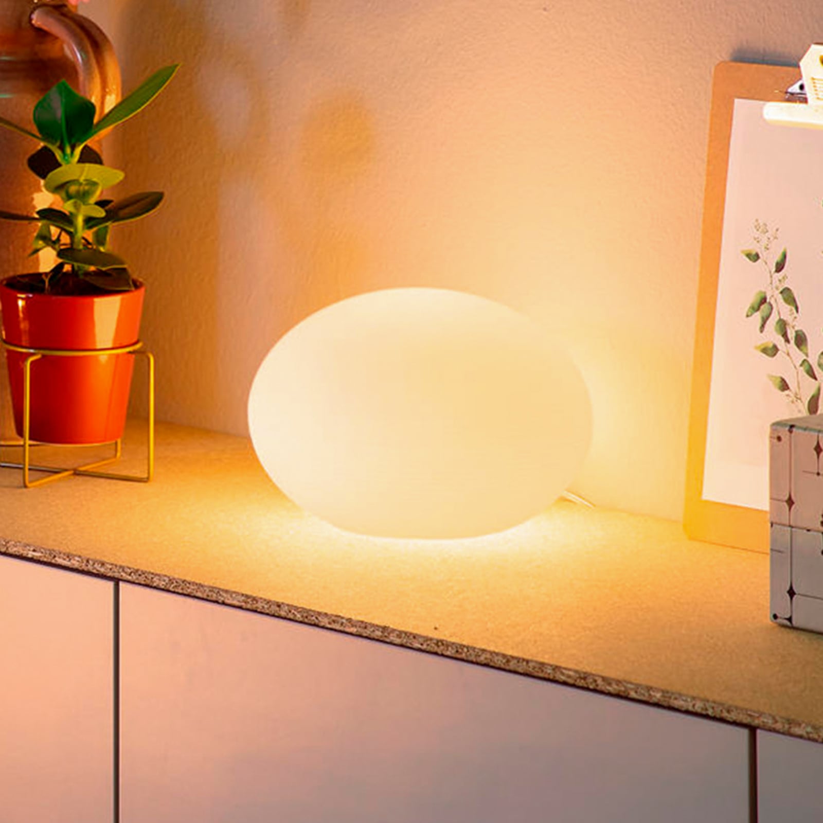 Smart bordslampa Flourish vit RGB CCT E27 – Philips Hue Smart bordslampa Flourish vit RGB CCT E27 – Philips Hue